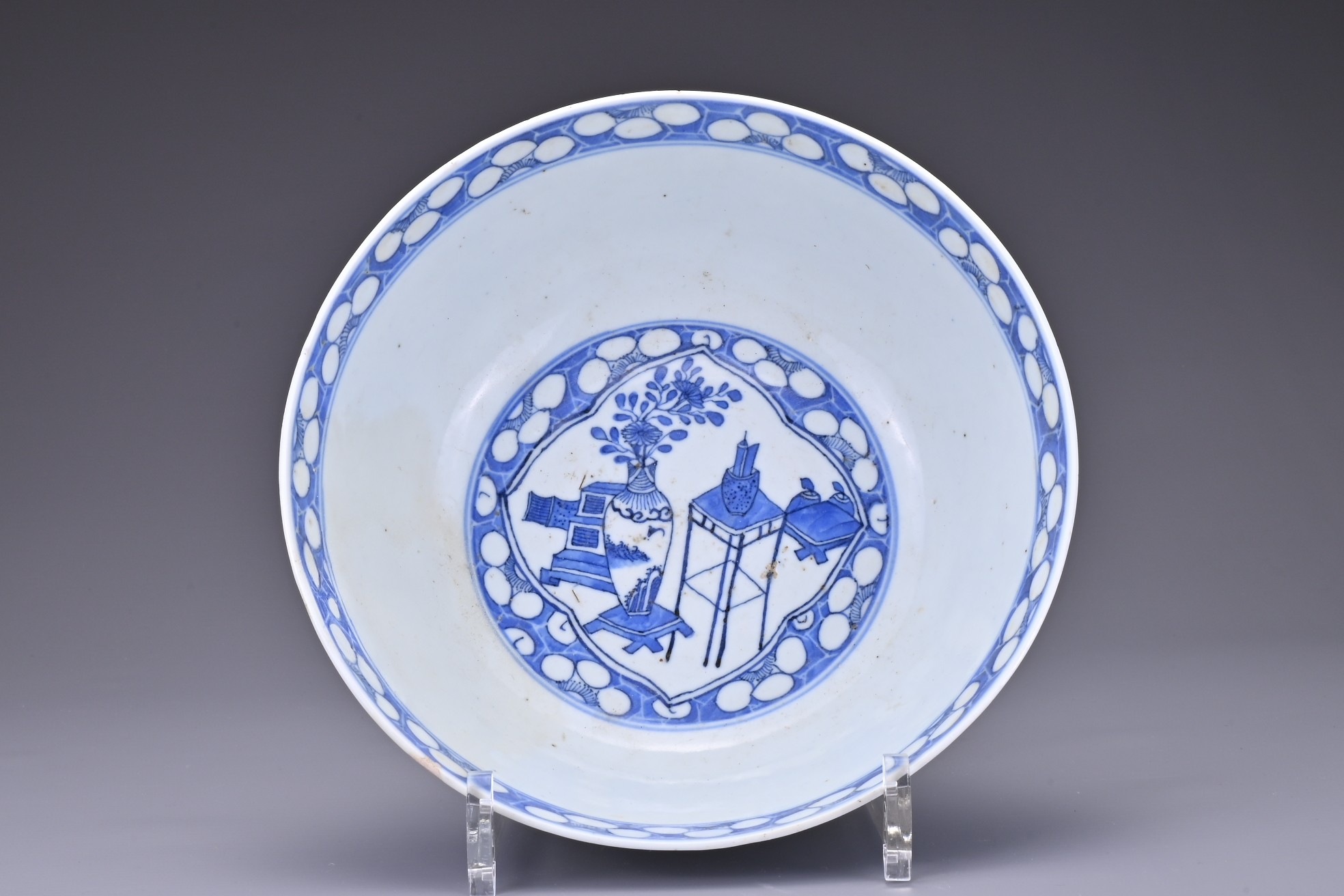 TWO CHINESE BLUE AND WHITE PORCELAIN BOWLS, 19TH CENTURY. To include a rounded bowl decorated with - Image 6 of 11