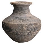 A CHINESE GREY POTTERY VESSEL, HAN DYNASTY (206BC-220AD). The tapered body with waisted body leading