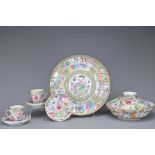 A GROUP OF CHINESE FAMILLE ROSE PORCELAIN ITEMS, 19/20TH CENTURY