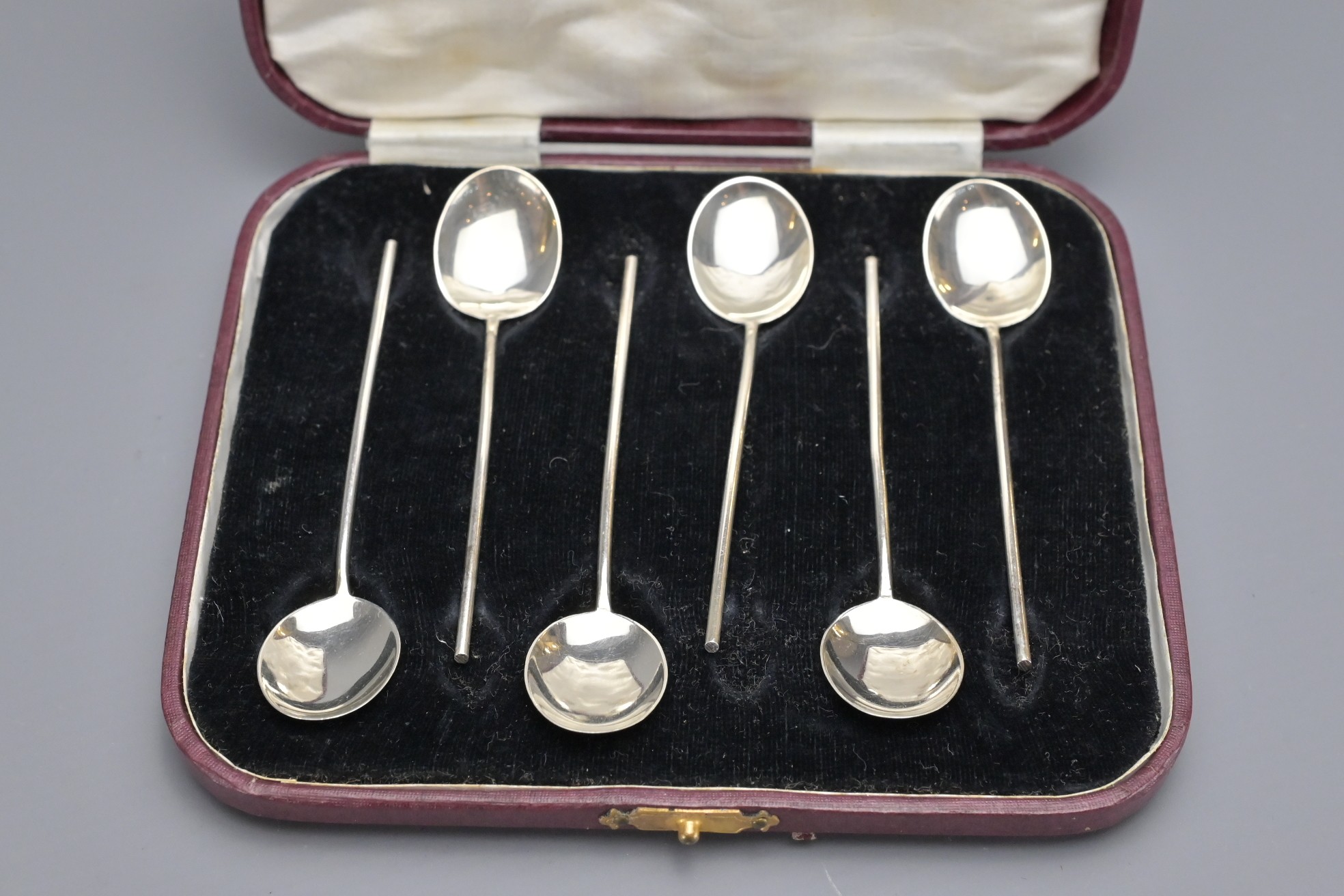 BOXED SET OF SILVER HALLMARKED SPOONS AND PRESERVE SPOON - Image 6 of 6
