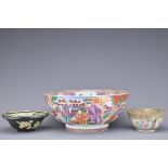 THREE CHINESE PORCELAIN BOWLS, 18/19TH CENTURY