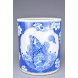 A CHINESE BLUE AND WHITE PORCELAIN BRUSH POT, 19TH CENTURY