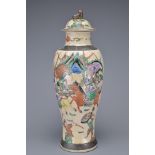 A CHINESE PORCELAIN VASE AND COVER, LATE 19TH CENTURY