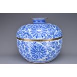 A LARGE CHINESE BLUE AND WHITE PORCELAIN TUREEN AND COVER, 20TH CENTURY