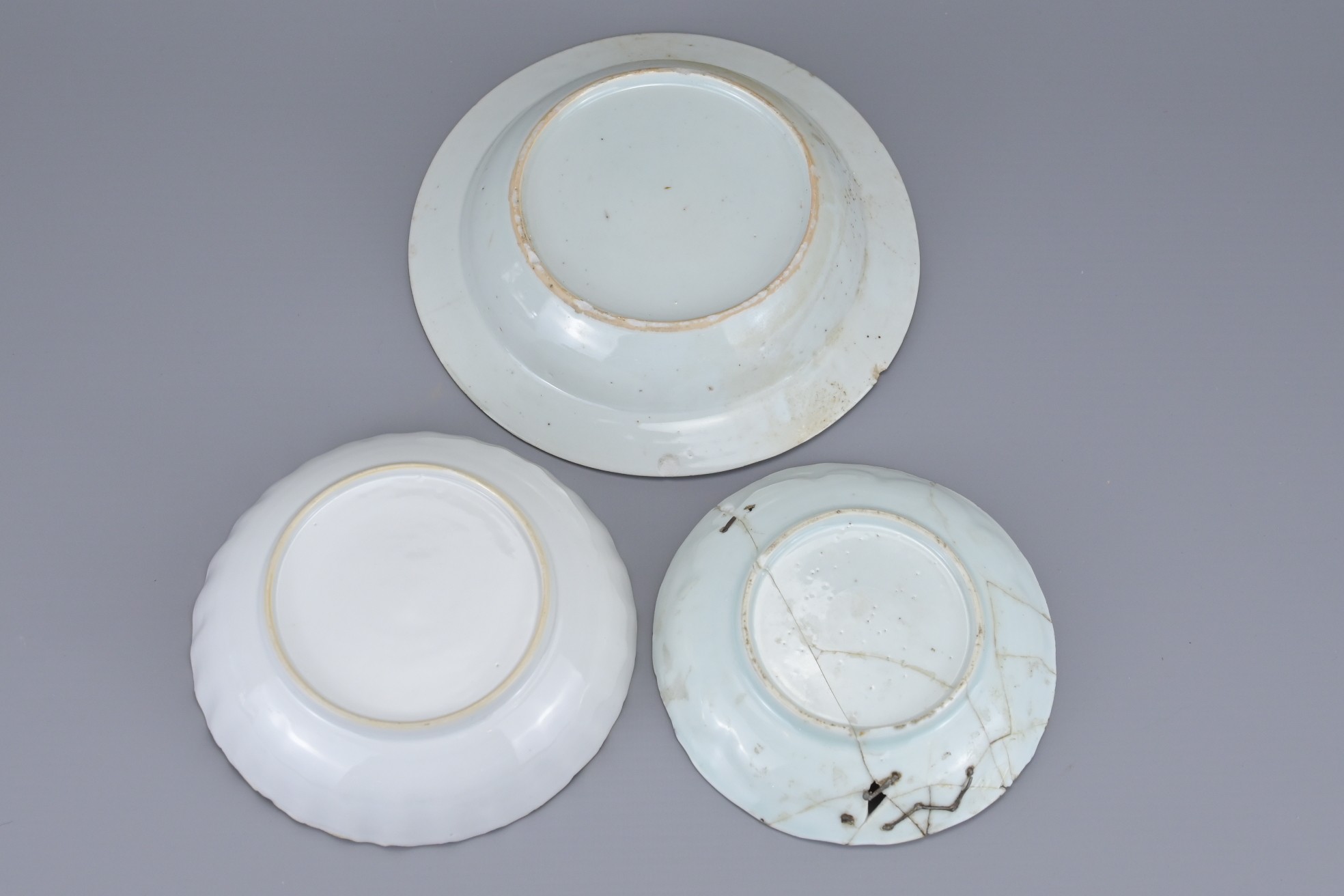 A GROUP OF CHINESE PORCELAIN CUPS AND DISHES, 18-20TH CENTURY. Various sizes and decoration. Famille - Bild 7 aus 10