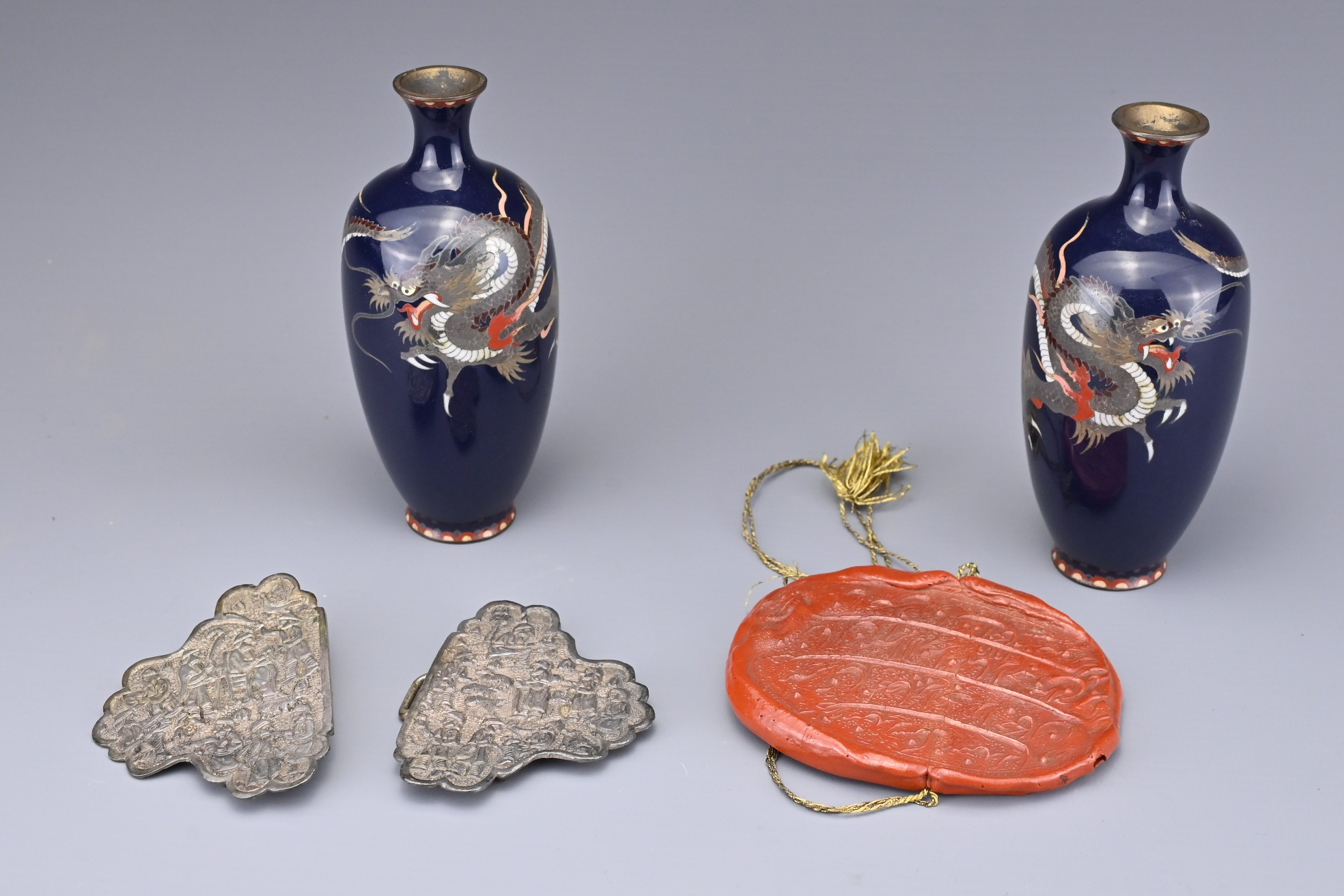 A GROUP OF JAPANESE, INDIAN, MIDDLE-EASTERN ITEMS, 19/20TH CENTURY. Comprising a pair of Japanese - Bild 9 aus 9