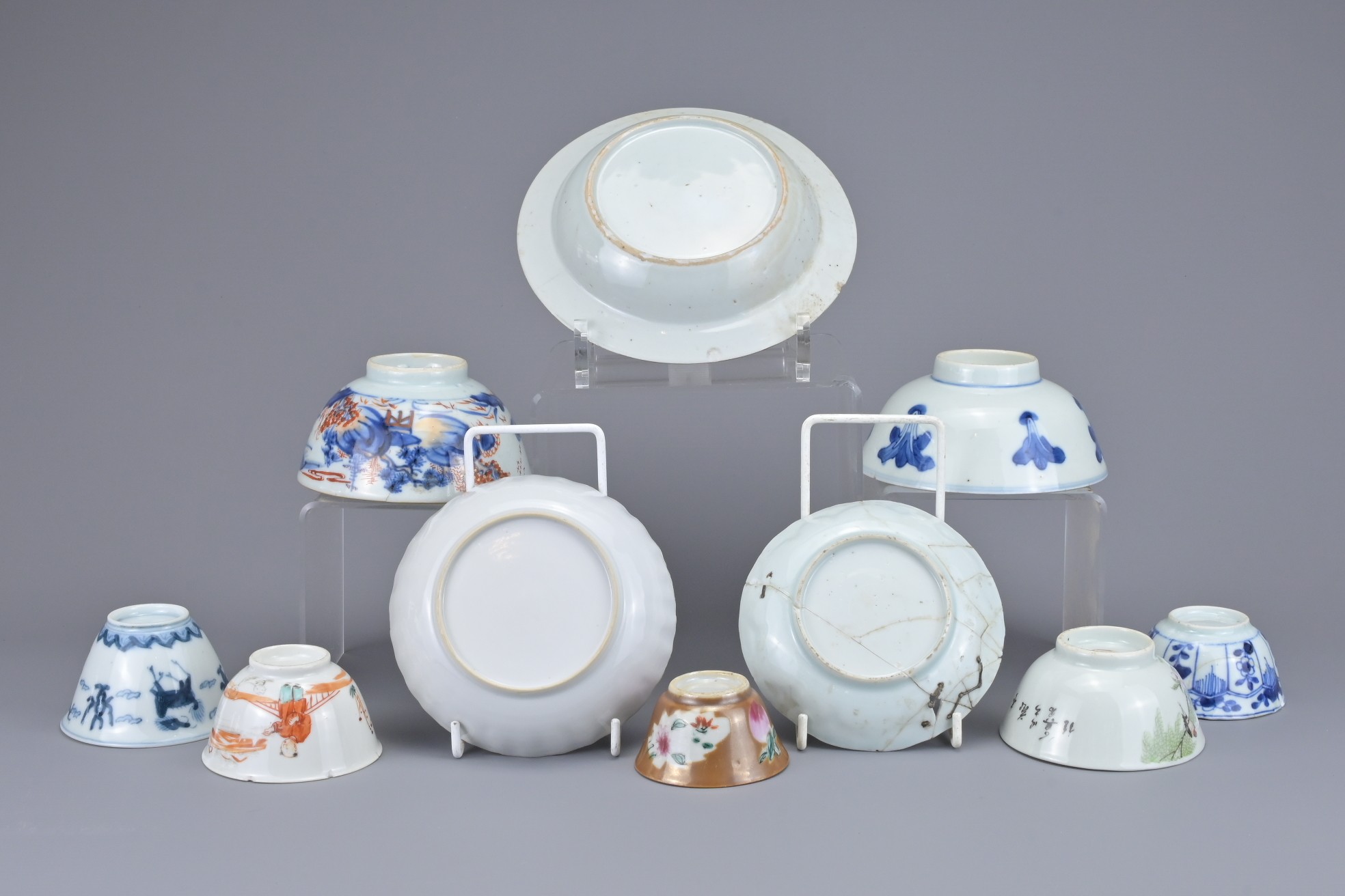 A GROUP OF CHINESE PORCELAIN CUPS AND DISHES, 18-20TH CENTURY. Various sizes and decoration. Famille - Bild 2 aus 10