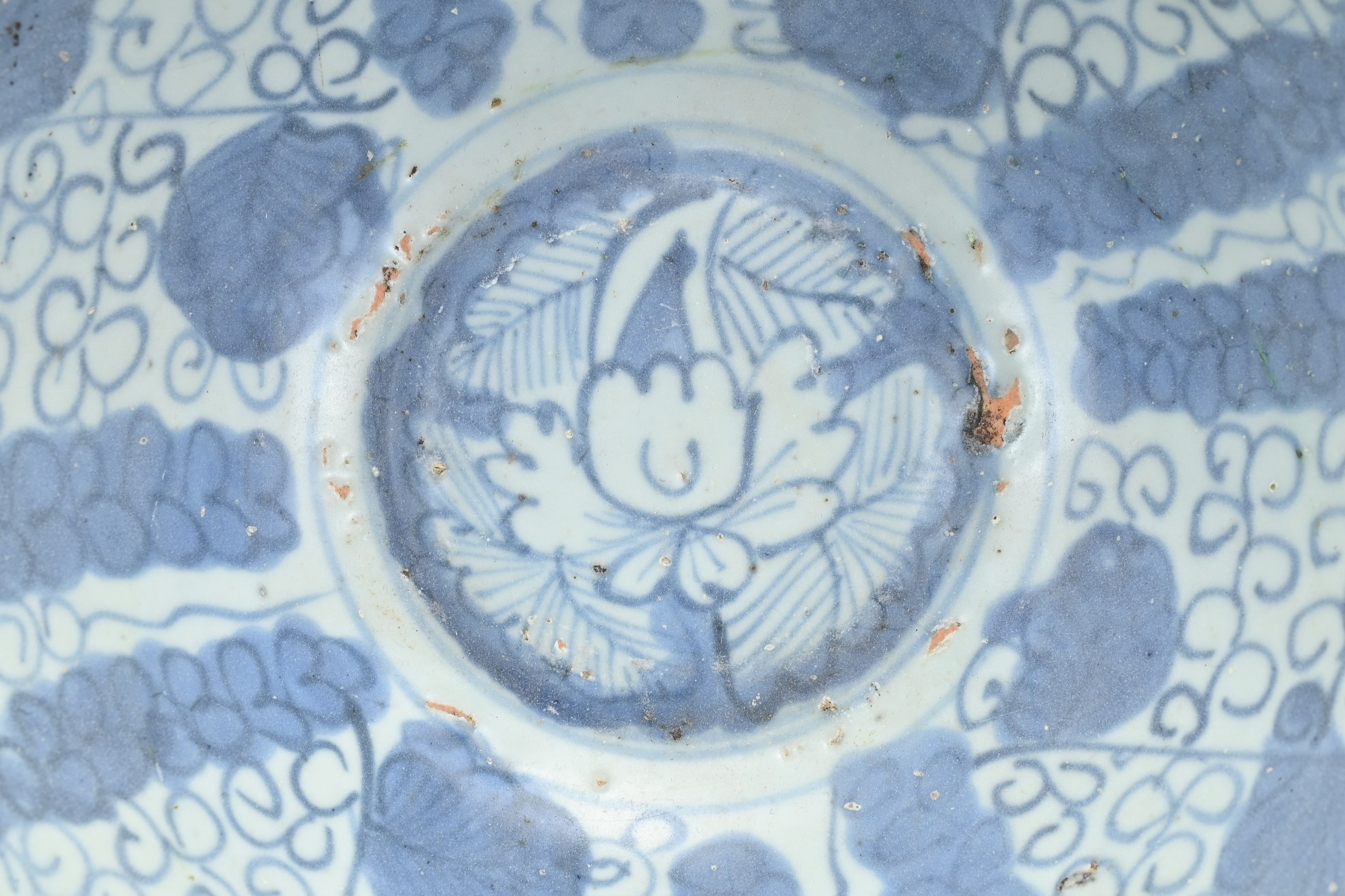 A CHINESE BLUE AND WHITE PORCELAIN BOWL, MING DYNASTY, 16TH CENTURY. Extensively decorated with a - Image 6 of 8