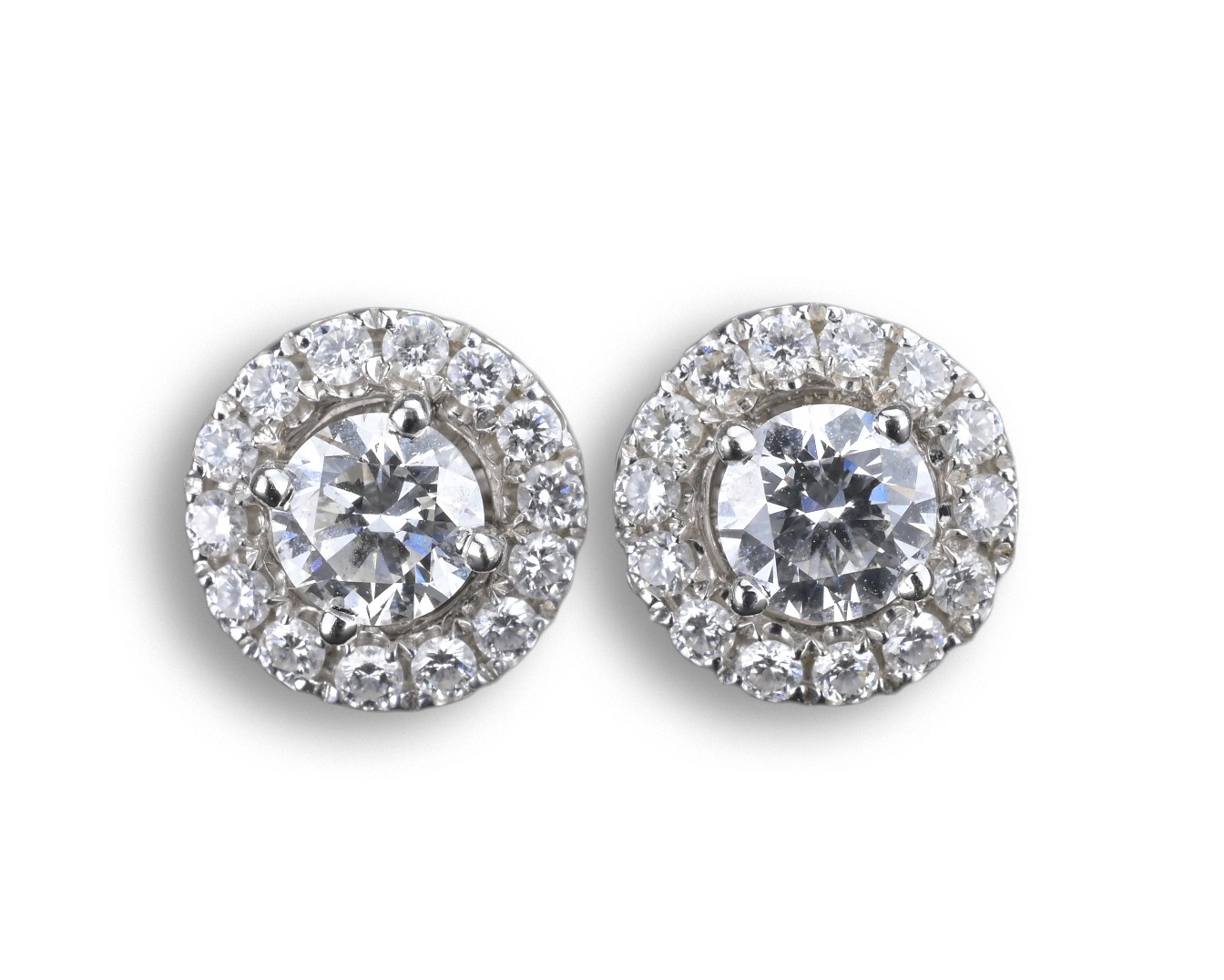 A PAIR OF 18KT WHITE GOLD AND DIAMOND CLUSTER EARRING STUDS. The central diamond flanked by a