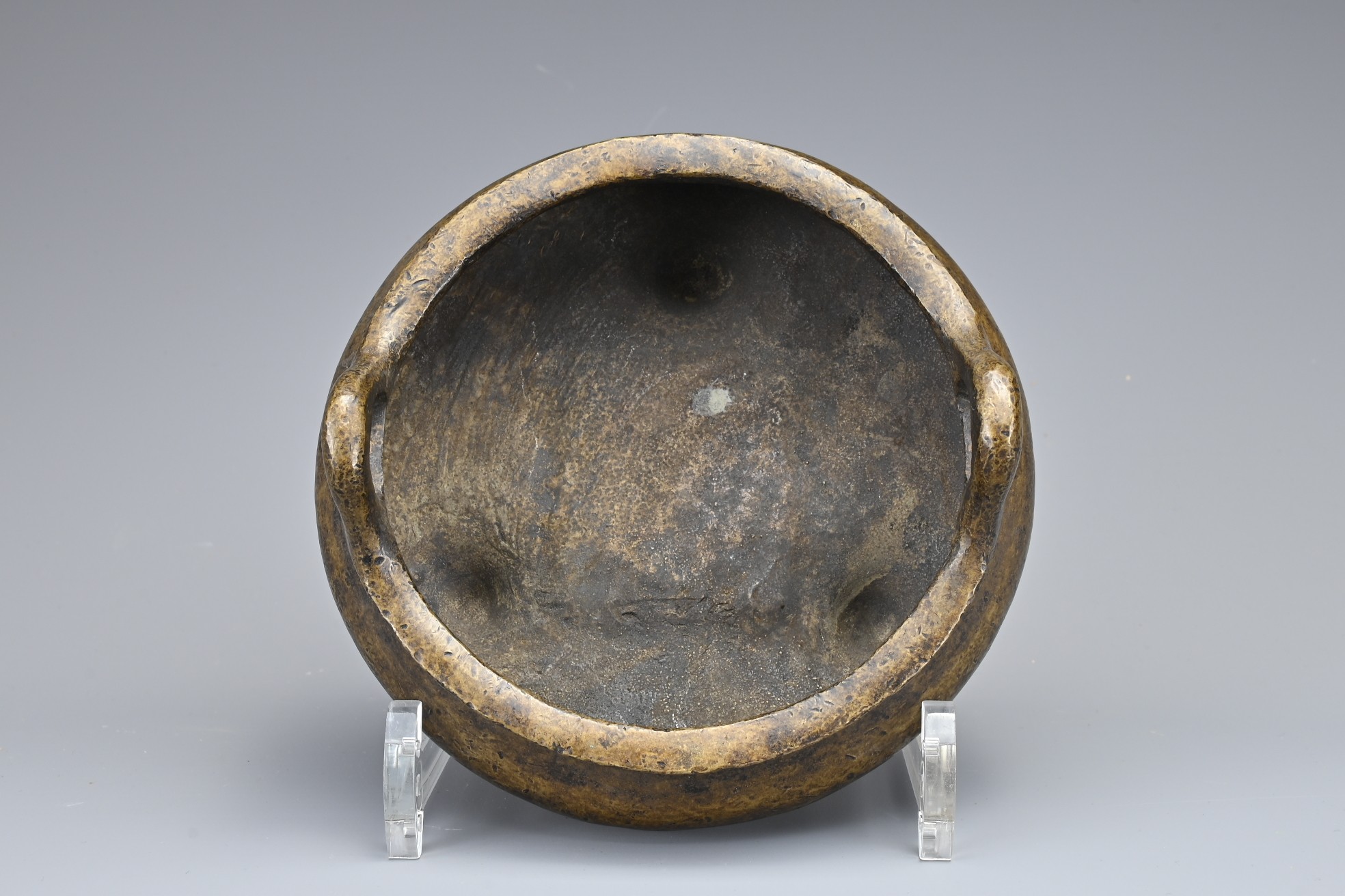 A CHINESE BRONZE TRIPOD CENSER. Of squat circular form with two looped handles on three conical - Image 7 of 9