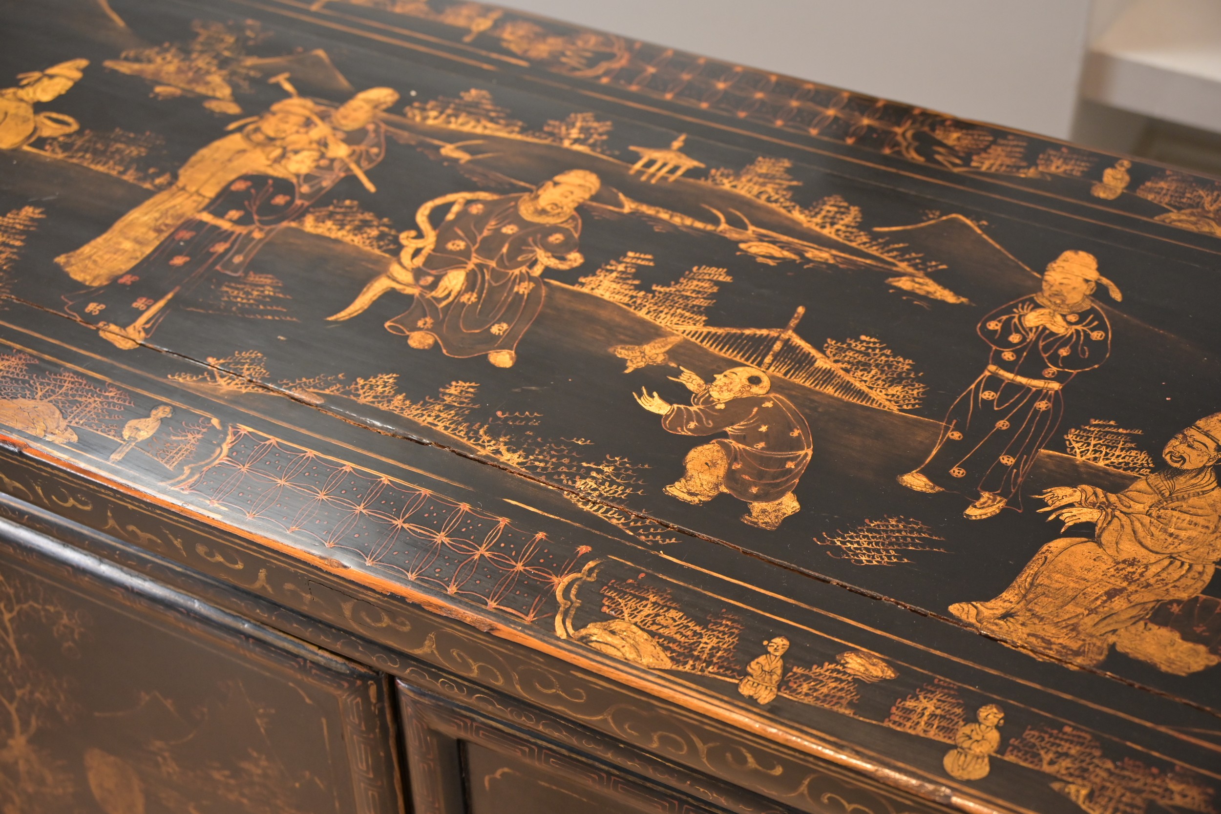 A LARGE CHINESE BLACK LACQUER AND GILT DECORATED SIDEBOARD, 19TH CENTURY. Well decorated to each - Image 13 of 14