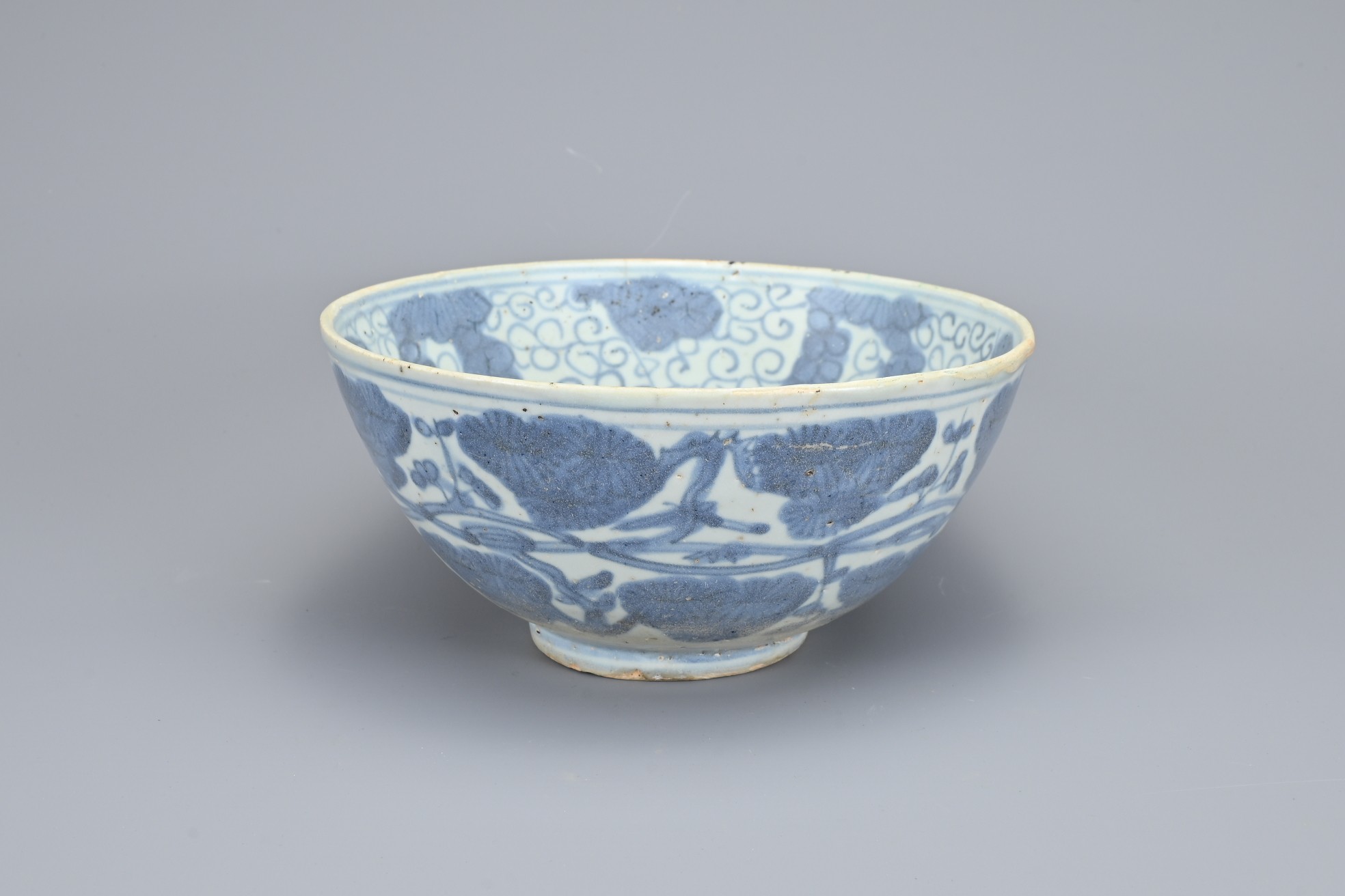 A CHINESE BLUE AND WHITE PORCELAIN BOWL, MING DYNASTY, 16TH CENTURY. Extensively decorated with a - Image 4 of 8