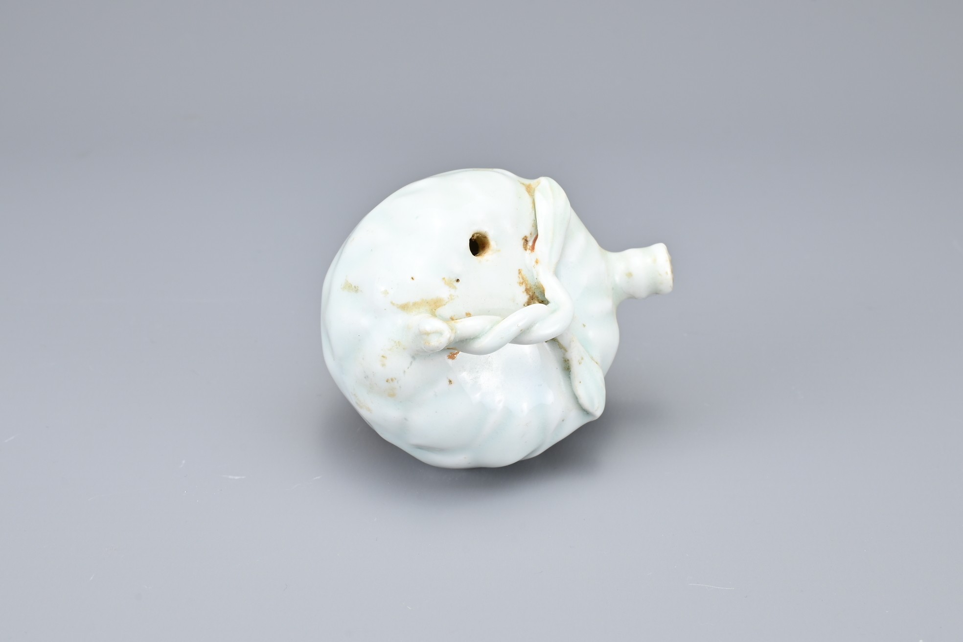 FOUR CHINESE QINGBAI PORCELAIN ITEMS. To include a jarlet, chicken form ewer, water dropper in the - Image 7 of 15