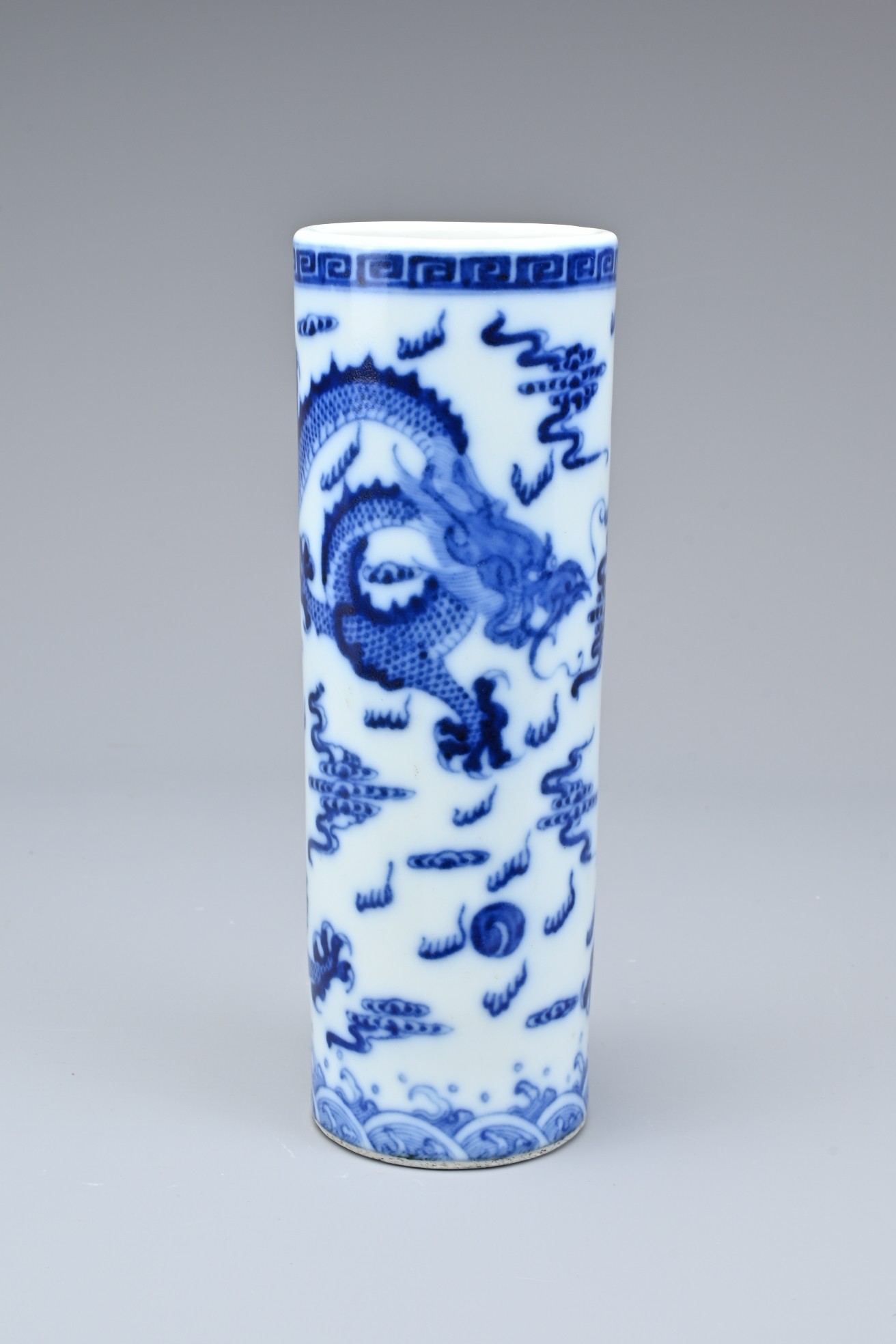 A CHINESE BLUE AND WHITE PORCELAIN BRUSH POT, 20TH CENTURY. Of cylindrical form with continuous - Image 2 of 10