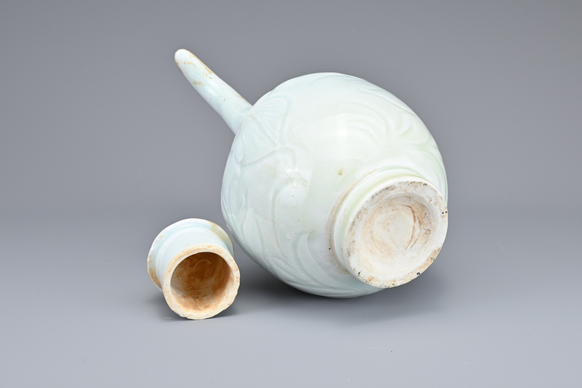 FOUR CHINESE QINGBAI PORCELAIN ITEMS. To include a jarlet, chicken form ewer, water dropper in the - Image 12 of 15