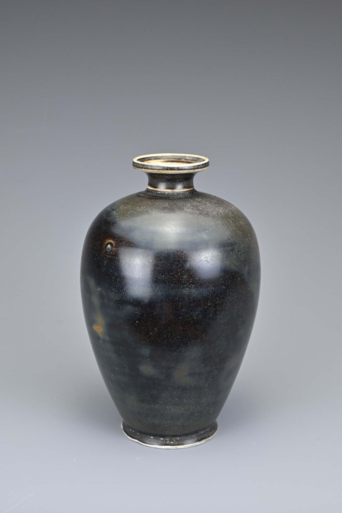 A CHINESE DING TYPE BROWN GLAZED BOTTLE VASE. Of ovoid form with everted rim covered in a dark brown - Image 2 of 5