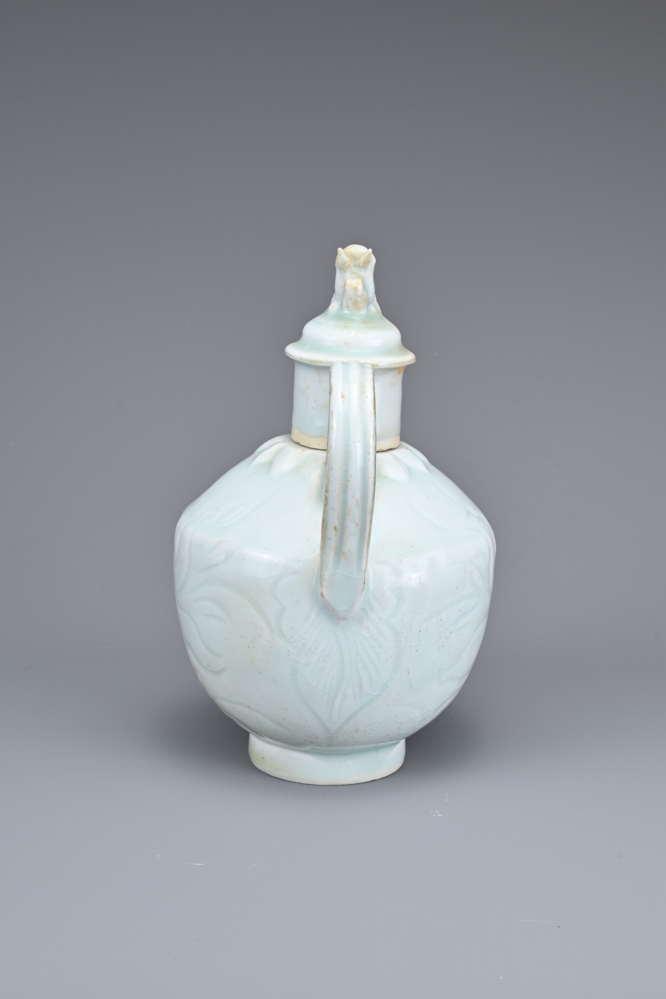 FOUR CHINESE QINGBAI PORCELAIN ITEMS. To include a jarlet, chicken form ewer, water dropper in the - Image 10 of 15