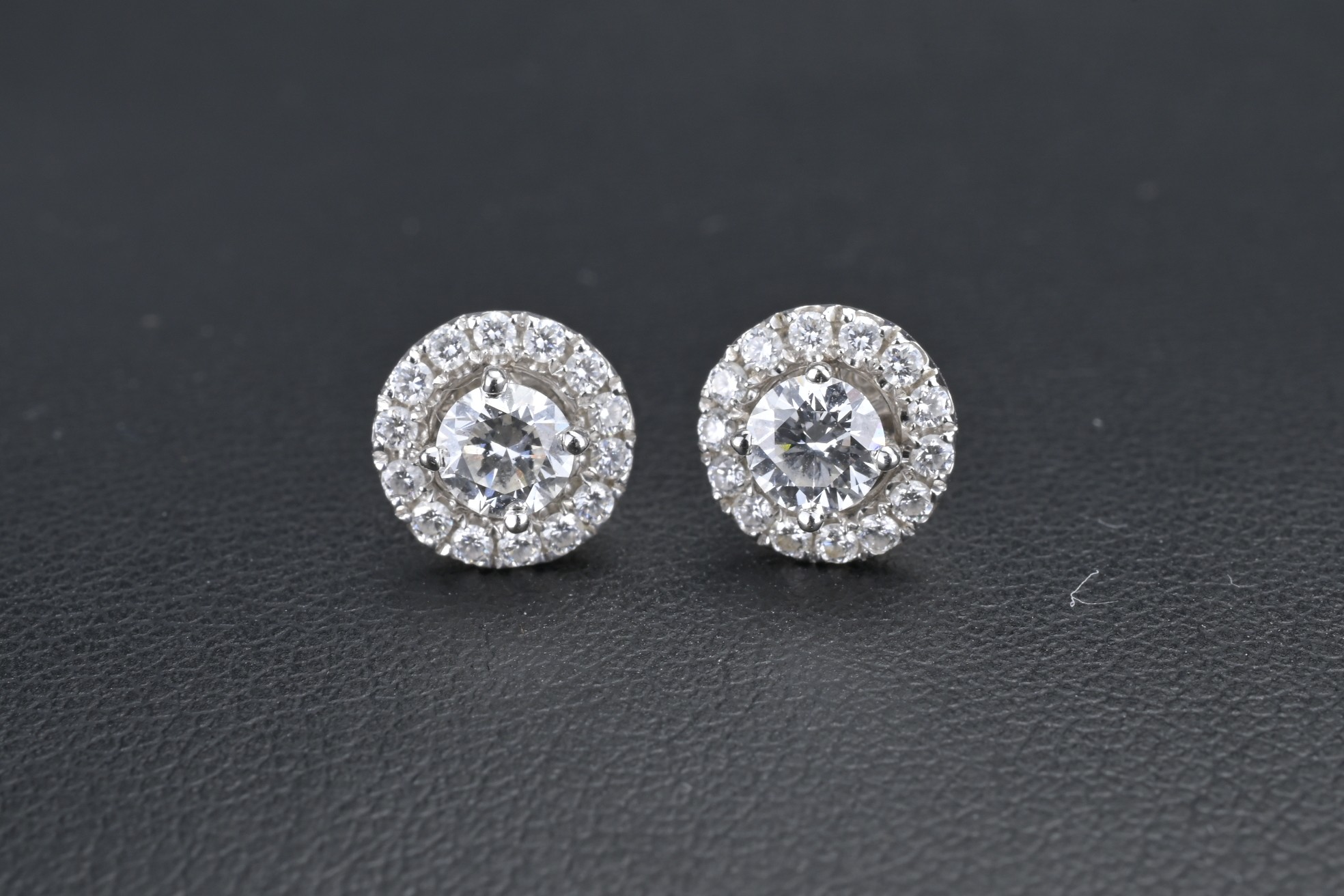 A PAIR OF 18KT WHITE GOLD AND DIAMOND CLUSTER EARRING STUDS. The central diamond flanked by a - Image 5 of 6