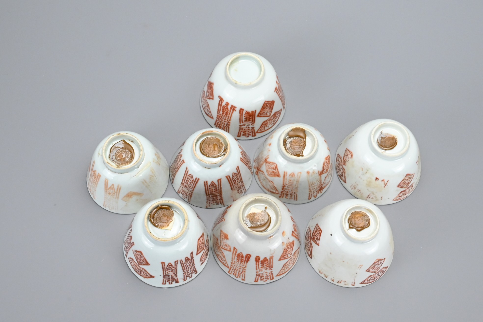 A GROUP OF TEN CHINESE PORCELAIN CUPS, 18/19TH CENTURY. To include two Qianlong period export - Image 4 of 7