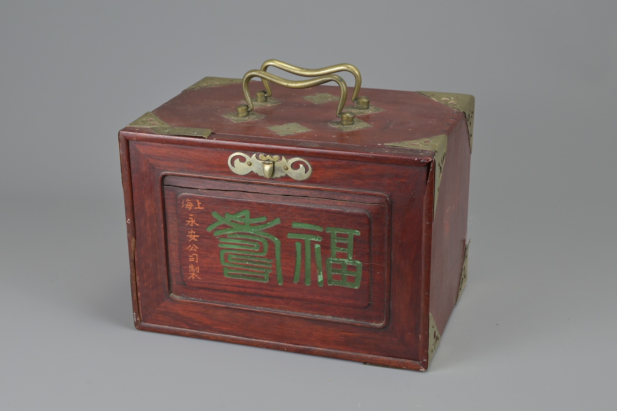 A CHINESE MAHJONG SET, EARLY 20TH CENTURY. Wooden carrying box with brass mounts and handle, - Image 4 of 4