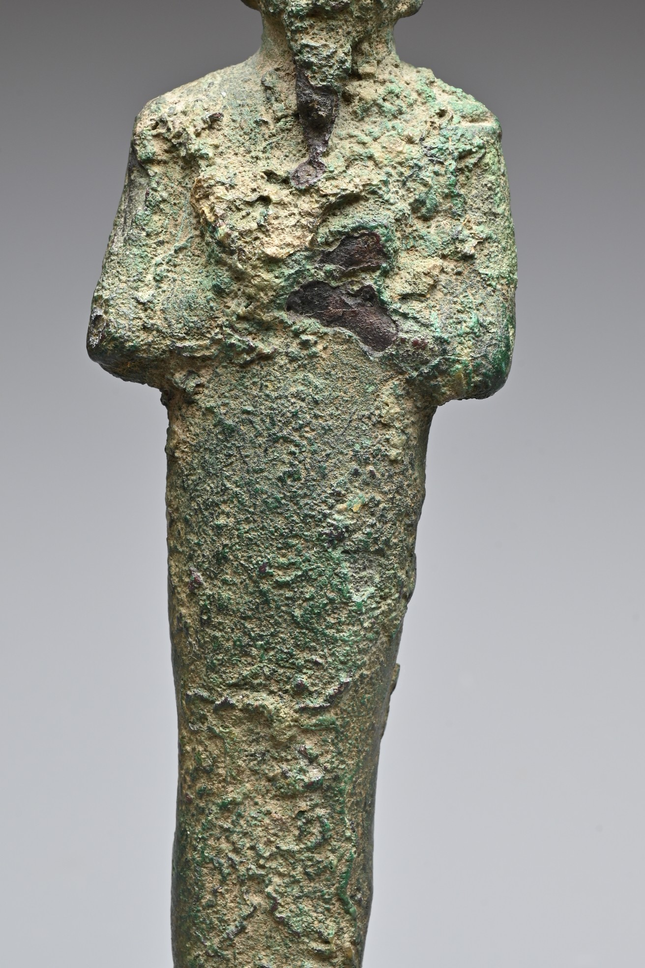 TWO EGYPTIAN BRONZE FIGURES OF OSIRIS, PROBABLY EGYPTIAN PTOLEMAIC OR ROMAN. - Image 9 of 19