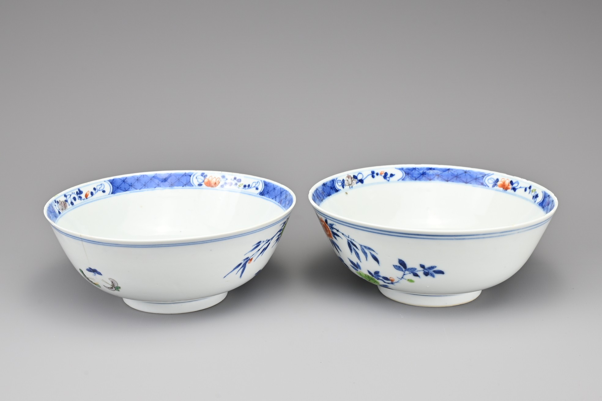 PAIR OF CHINESE PORCELAIN WUCAI BOWLS, 18/19TH CENTURY. Each with floral and butterfly decoration in - Image 4 of 10