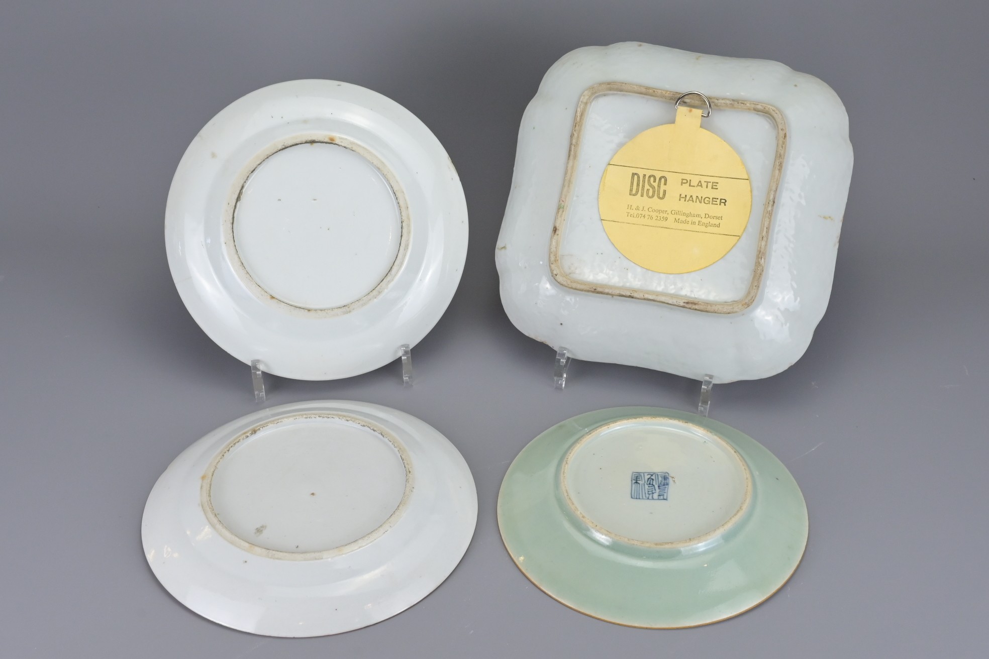 FOUR VARIOUS CANTONESE FAMILLE ROSE DISHES AND PLATES, 19TH CENTURY. Comprising a shaped square dish - Image 6 of 6