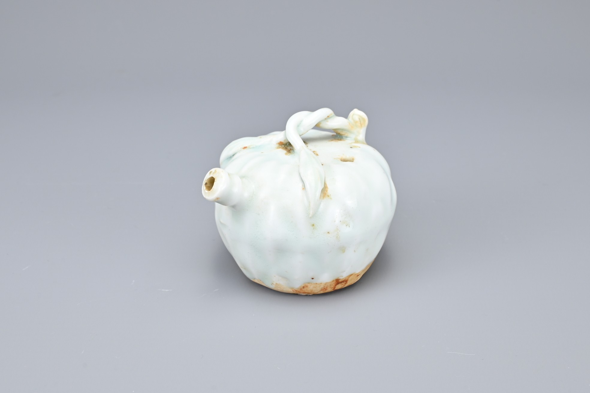 FOUR CHINESE QINGBAI PORCELAIN ITEMS. To include a jarlet, chicken form ewer, water dropper in the - Image 6 of 15