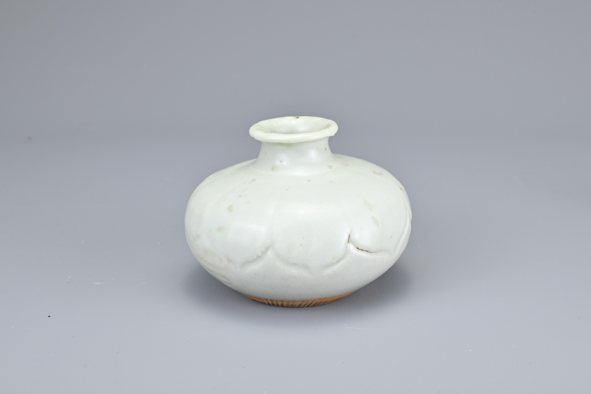 FOUR CHINESE QINGBAI PORCELAIN ITEMS. To include a jarlet, chicken form ewer, water dropper in the - Image 13 of 15