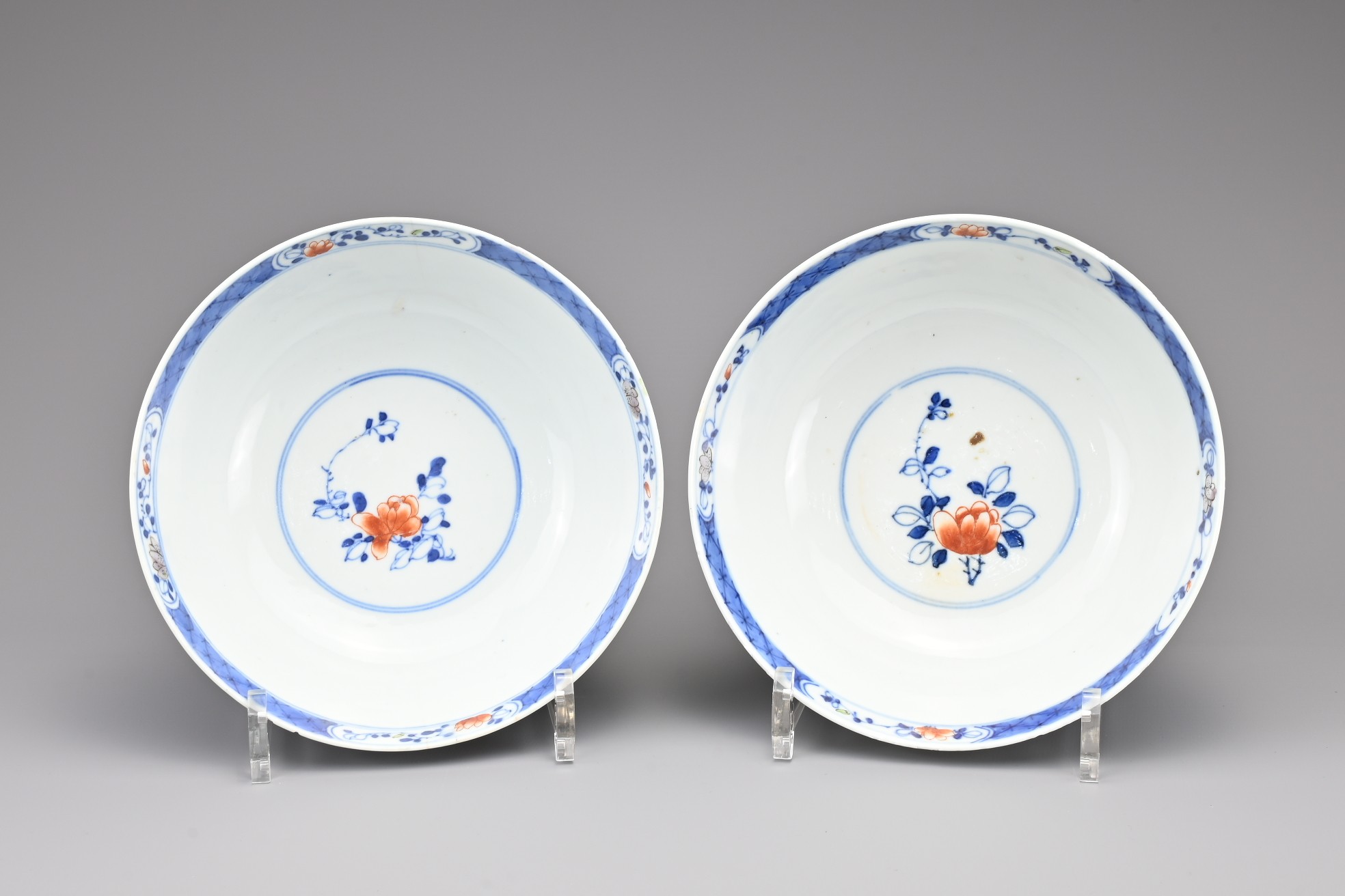 PAIR OF CHINESE PORCELAIN WUCAI BOWLS, 18/19TH CENTURY. Each with floral and butterfly decoration in - Image 5 of 10