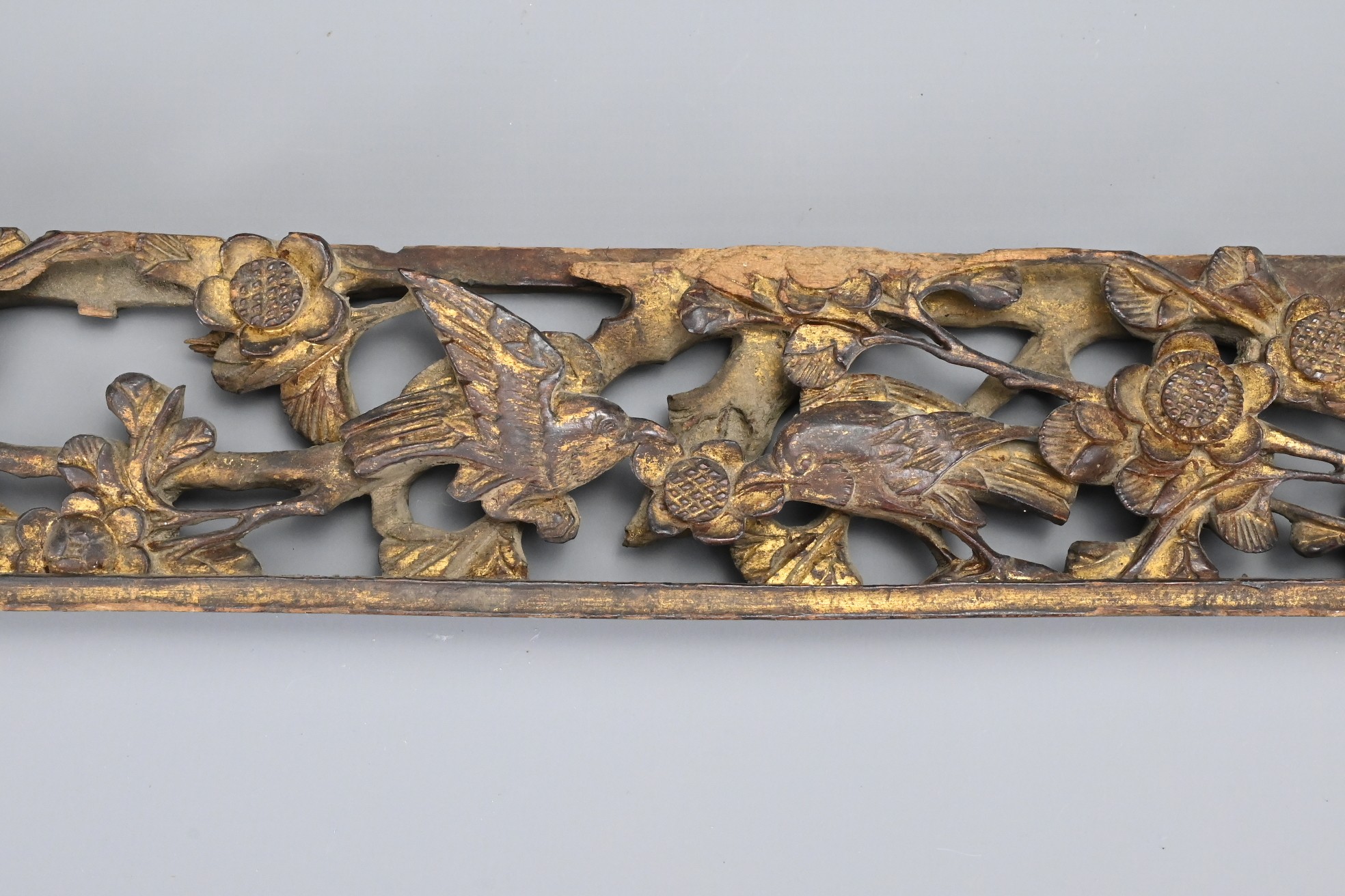 A GROUP OF CHINESE WOOD ITEMS, QING DYNASTY. To include a gilt lacquer carrying box with lion form - Image 8 of 9