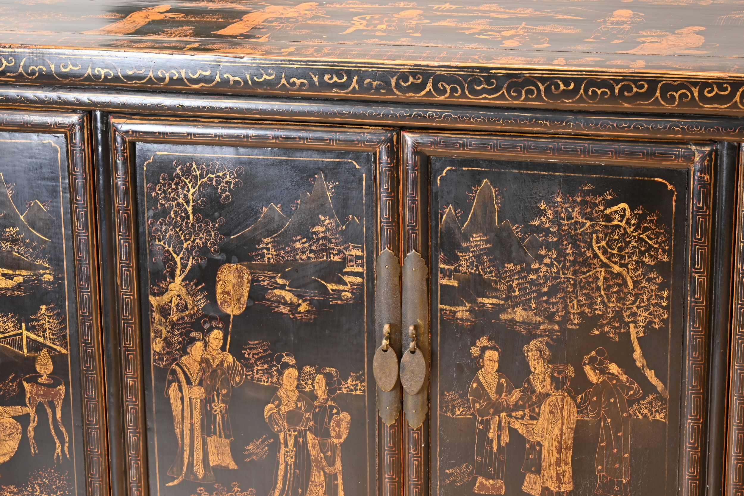 A LARGE CHINESE BLACK LACQUER AND GILT DECORATED SIDEBOARD, 19TH CENTURY. Well decorated to each - Image 4 of 14