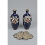 A GROUP OF JAPANESE AND INDIAN ITEMS, 19/20TH CENTURY. Comprising a pair of Japanese cloisonne