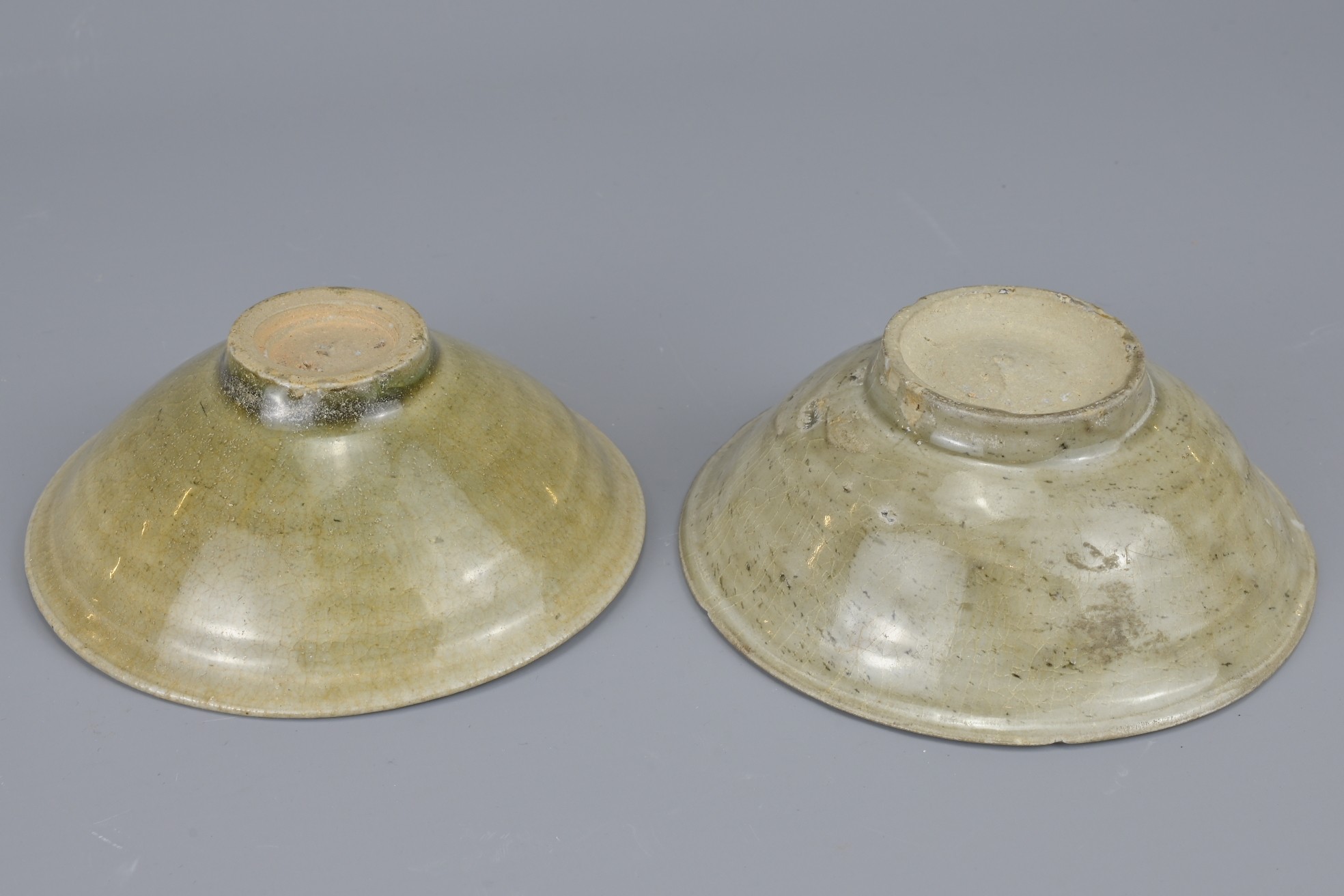 THREE CHINESE CELADON ITEMS, SONG DYNASTY. To include a Yaozhou tea bowl with floral medallion to - Image 4 of 8