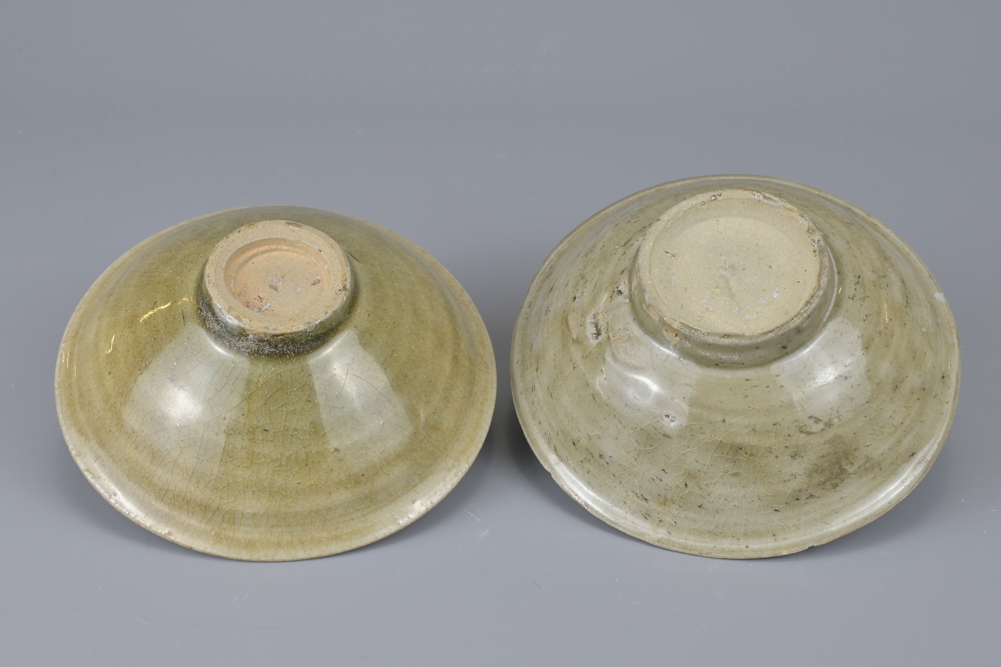 THREE CHINESE CELADON ITEMS, SONG DYNASTY. To include a Yaozhou tea bowl with floral medallion to - Image 5 of 8