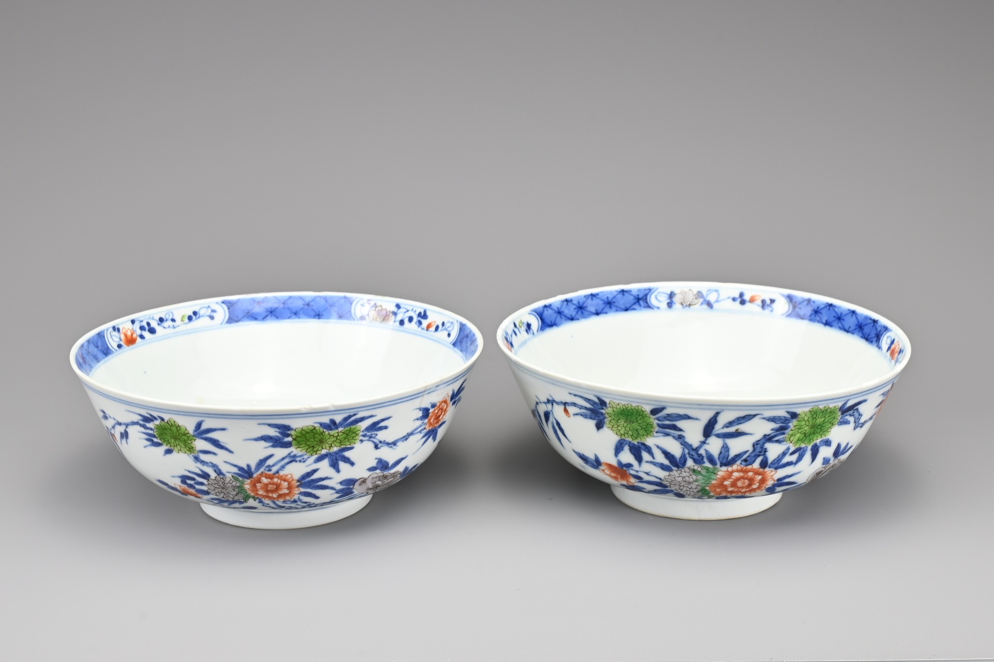 PAIR OF CHINESE PORCELAIN WUCAI BOWLS, 18/19TH CENTURY. Each with floral and butterfly decoration in - Image 2 of 10