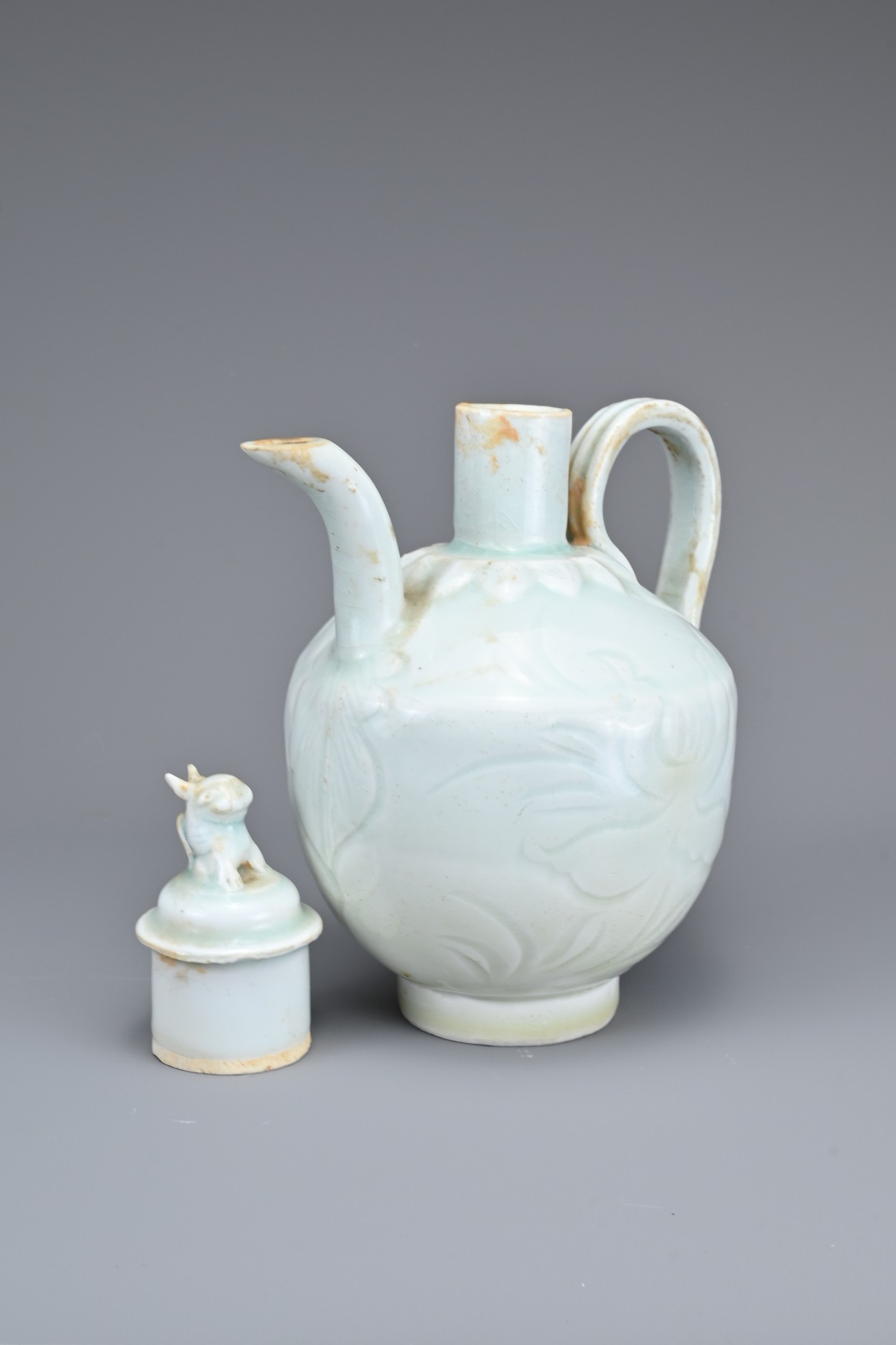 FOUR CHINESE QINGBAI PORCELAIN ITEMS. To include a jarlet, chicken form ewer, water dropper in the - Image 11 of 15