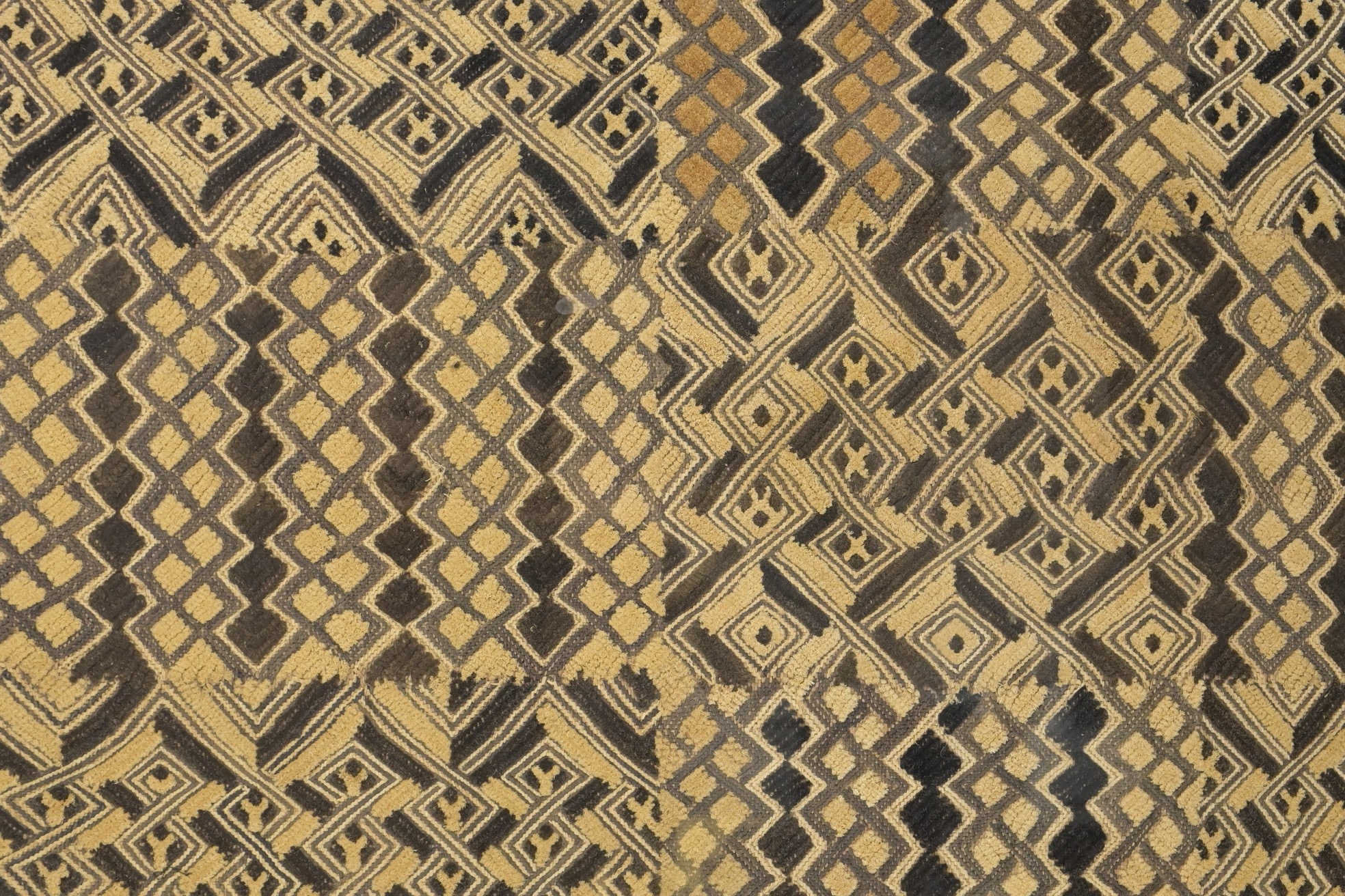 AN AFRICAN FRAMED EMBROIDERY, 20TH CENTURY, PERHAPS CONGOLESE. Woven with ivory and dark brown - Image 2 of 4