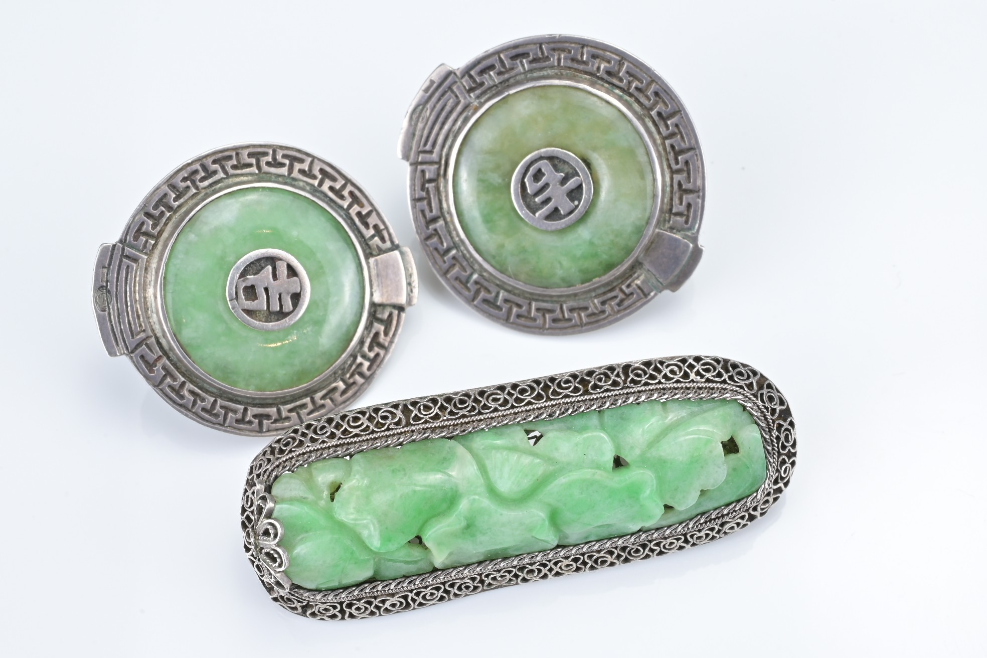 A CHINESE SILVER JADEITE BROOCH WITH CLIPS, 20TH CENTURY. The carved jadeite lotus leaf group - Image 4 of 4