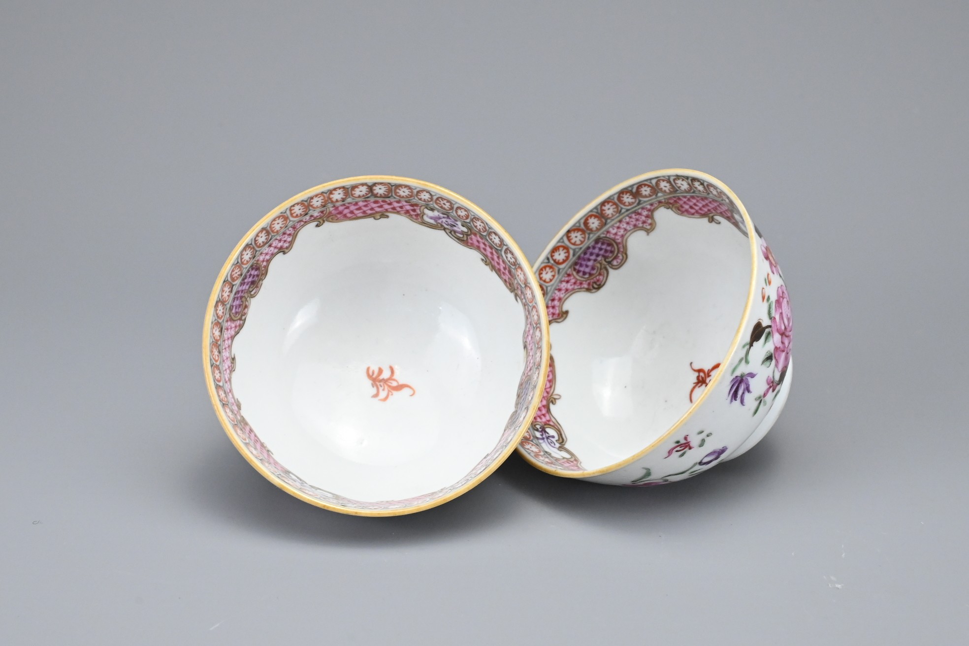 A GROUP OF TEN CHINESE PORCELAIN CUPS, 18/19TH CENTURY. To include two Qianlong period export - Image 6 of 7