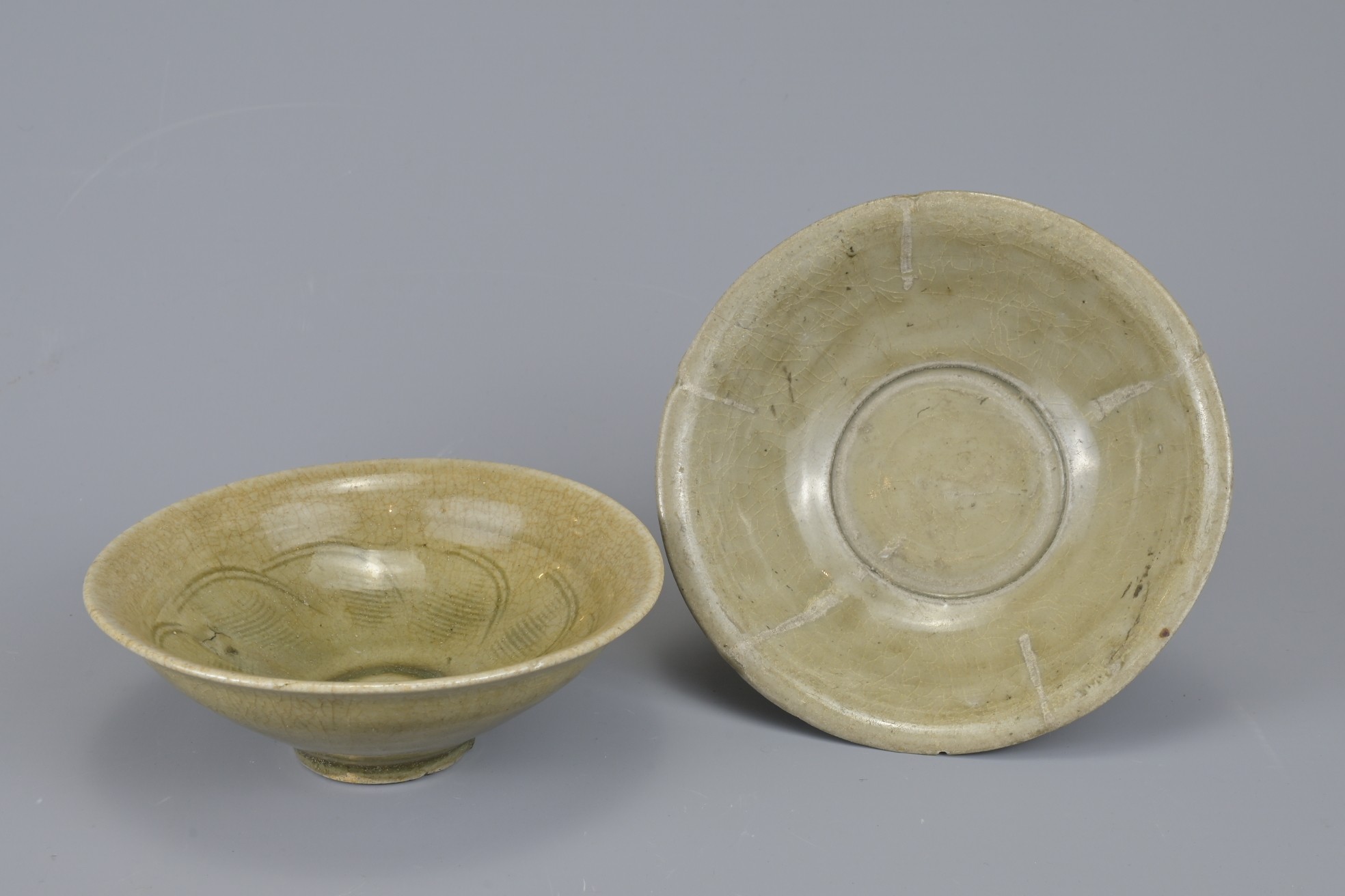 THREE CHINESE CELADON ITEMS, SONG DYNASTY. To include a Yaozhou tea bowl with floral medallion to - Image 7 of 8