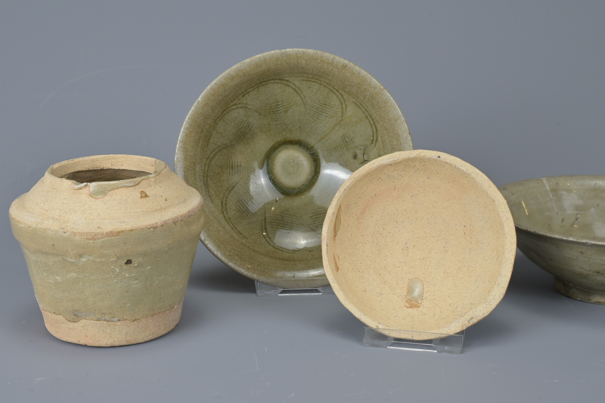 THREE CHINESE CELADON ITEMS, SONG DYNASTY. To include a Yaozhou tea bowl with floral medallion to - Image 8 of 8