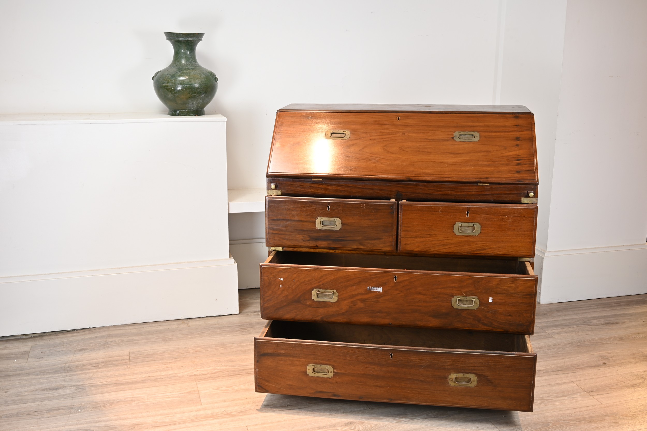 AN ANTIQUE ANGLO INDIAN CAMPAIGN BUREAU, CIRCA 1900. The two sectioned hardwood writing desk with - Image 4 of 5