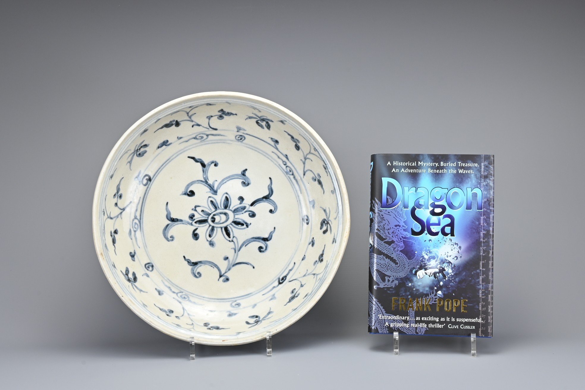 A LARGE VIETNAMESE BLUE & WHITE PORCELAIN DISH, 15TH CENTURY WITH BOOK. Heavily-potted, decorated in
