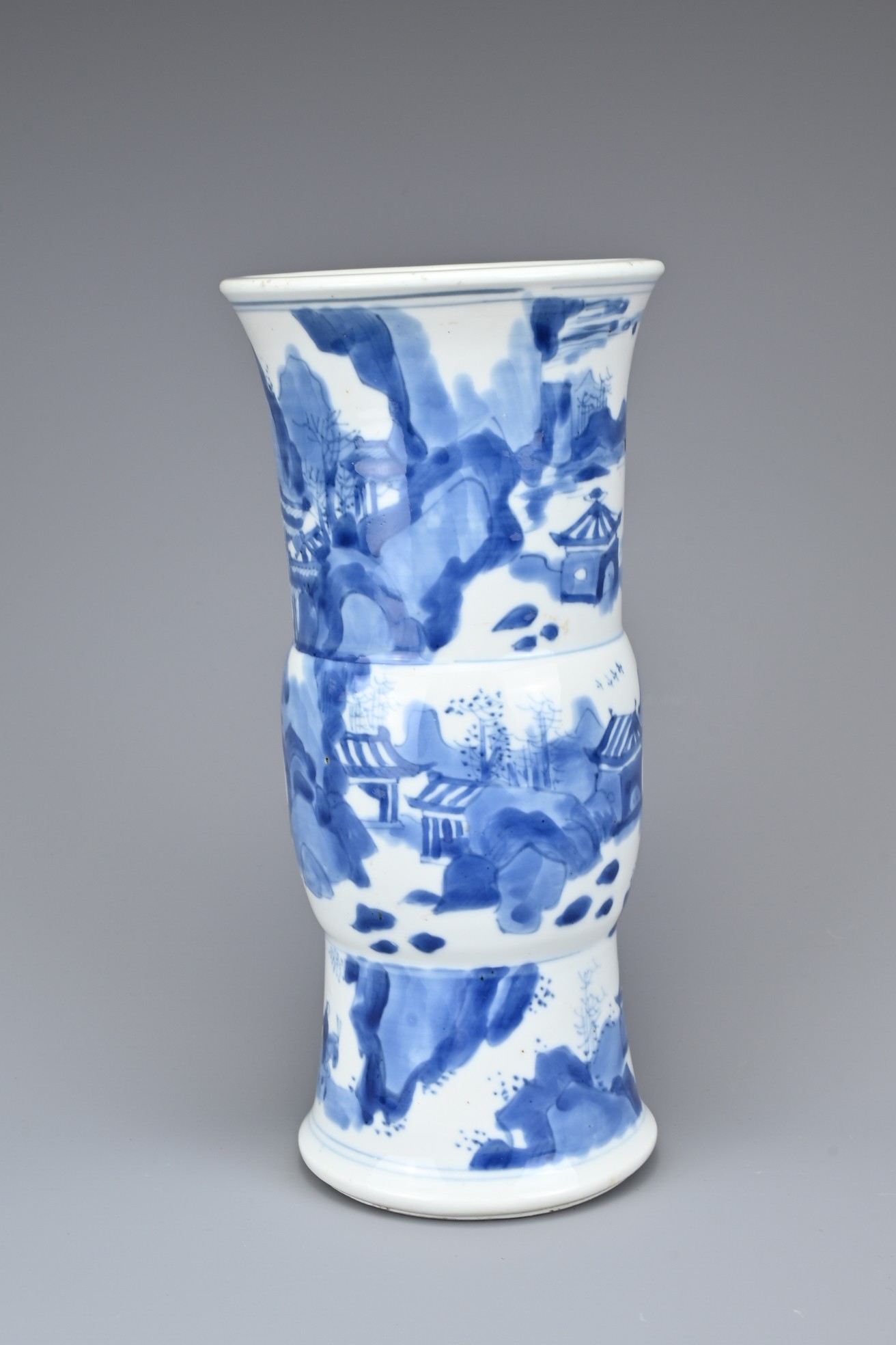 A CHINESE BLUE AND WHITE PORCELAIN GU SHAPED VASE. Fairly thickly potted, decorated with figures and - Image 3 of 7