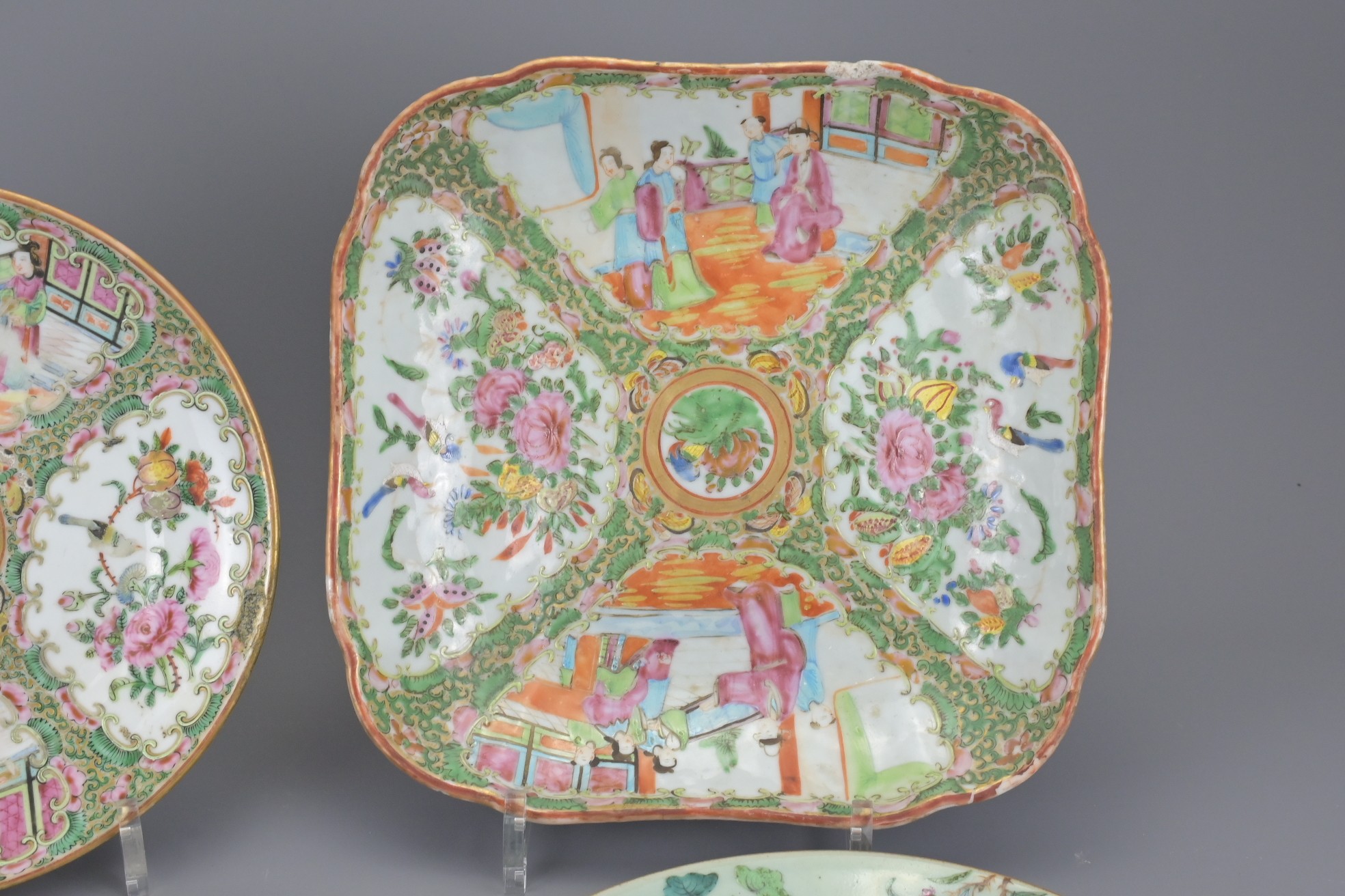 FOUR VARIOUS CANTONESE FAMILLE ROSE DISHES AND PLATES, 19TH CENTURY. Comprising a shaped square dish - Image 4 of 6