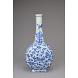 A CHINESE BLUE AND WHITE PORCELAIN BOTTLE VASE, 17/18TH CENTURY. A flattened globular body