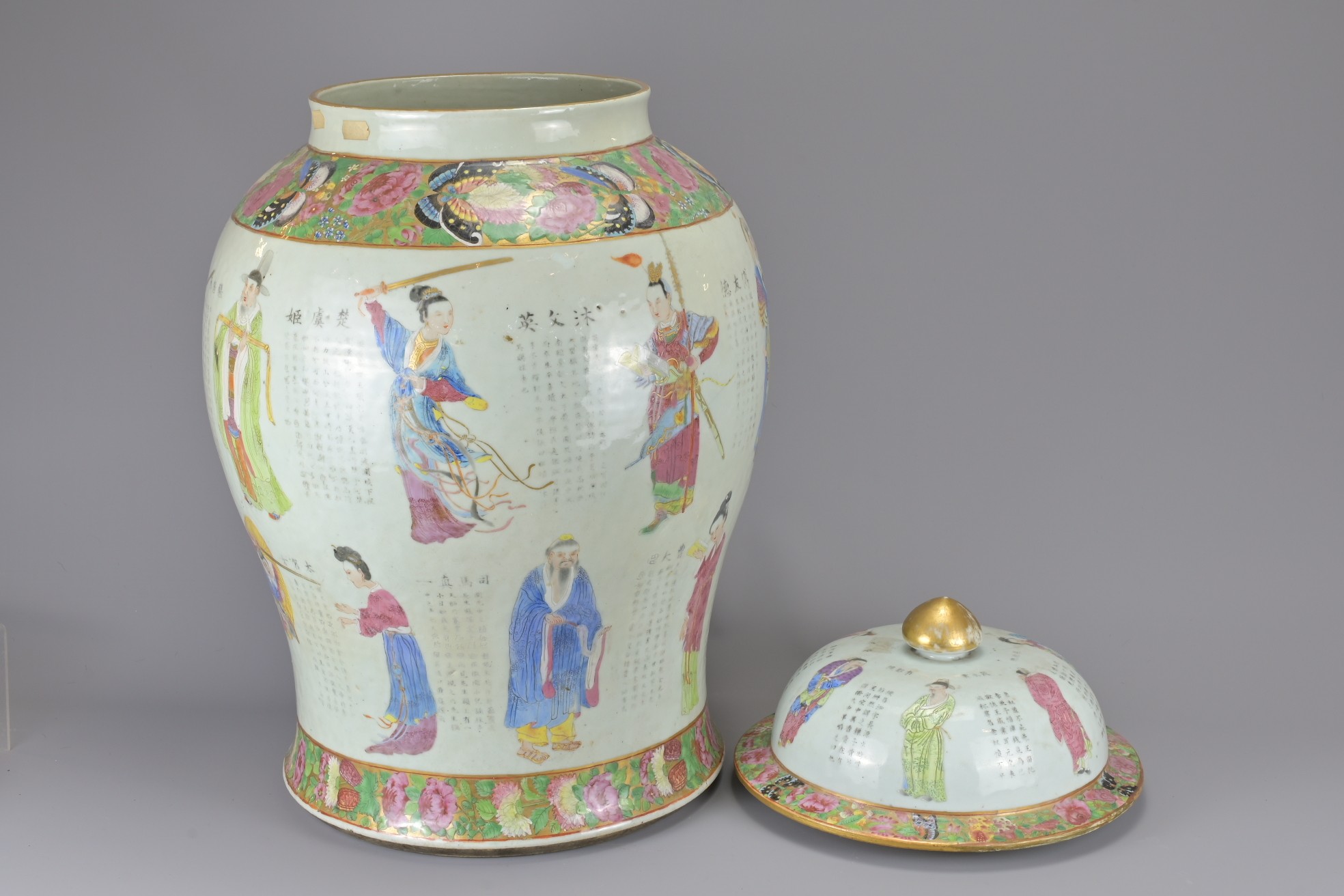 A LARGE CHINESE CANTON FAMILLE ROSE PORCELAIN BALUSTER JAR AND COVER, 19TH CENTURY. Painted to the - Image 8 of 9