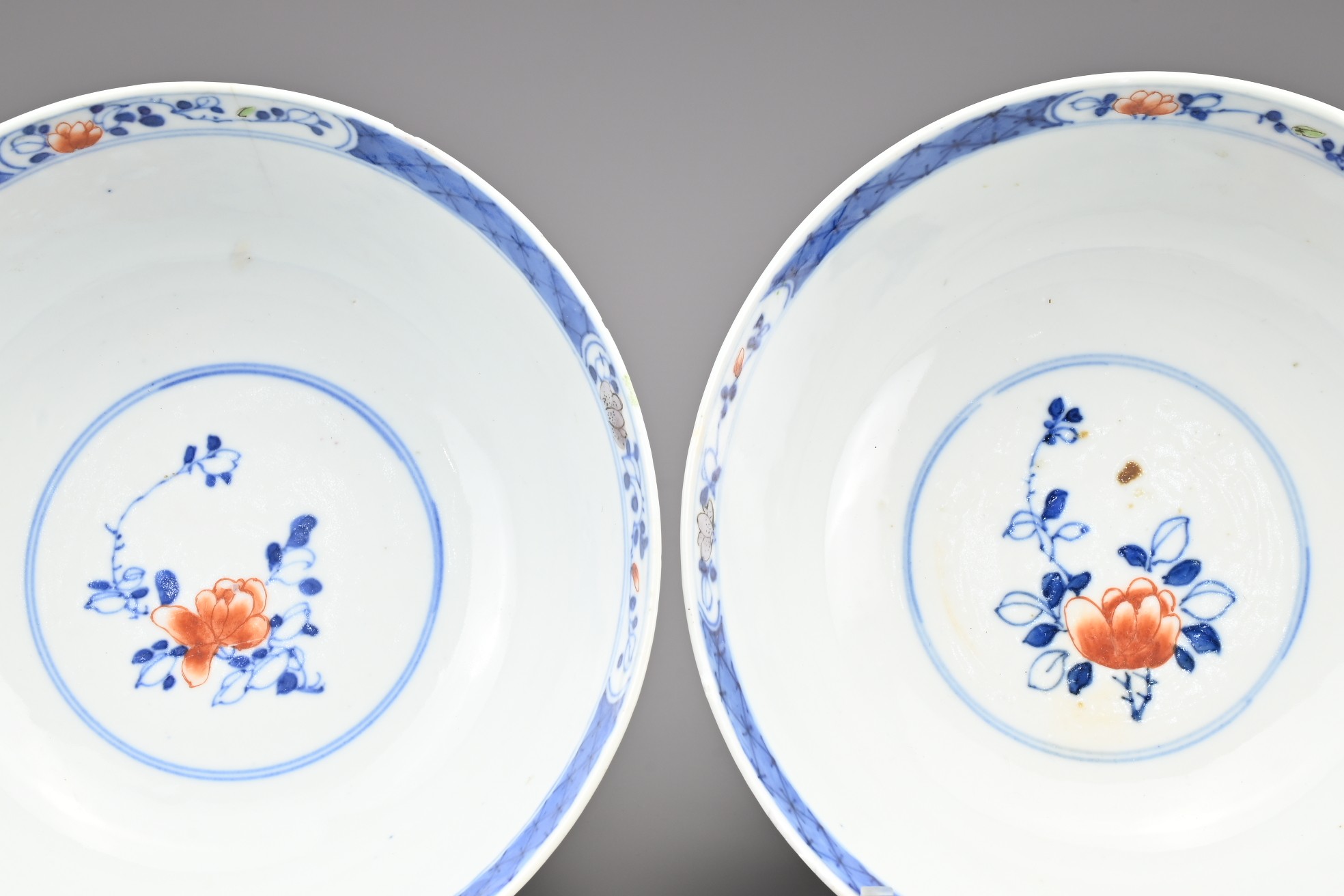 PAIR OF CHINESE PORCELAIN WUCAI BOWLS, 18/19TH CENTURY. Each with floral and butterfly decoration in - Image 6 of 10