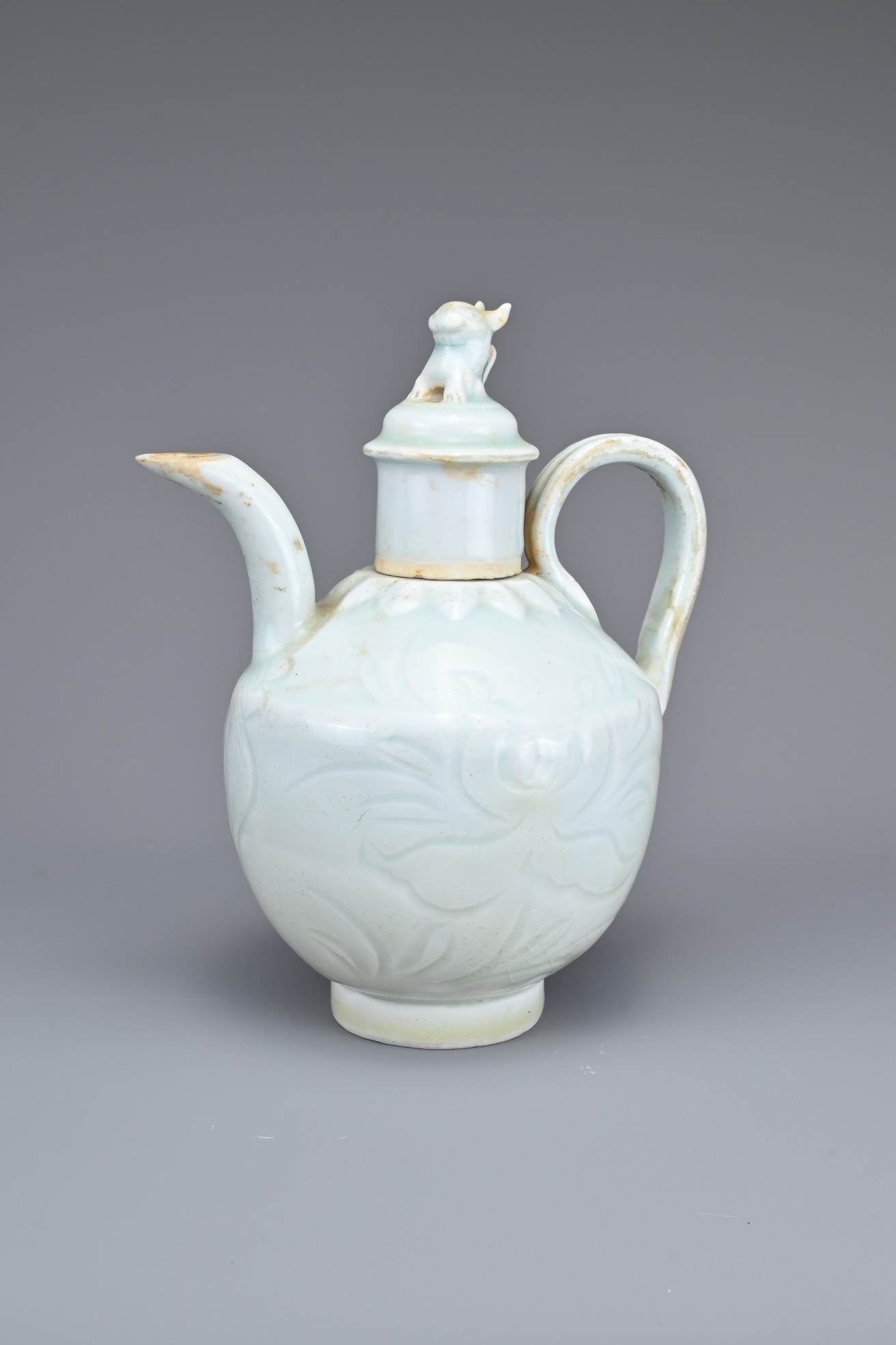 FOUR CHINESE QINGBAI PORCELAIN ITEMS. To include a jarlet, chicken form ewer, water dropper in the - Image 9 of 15